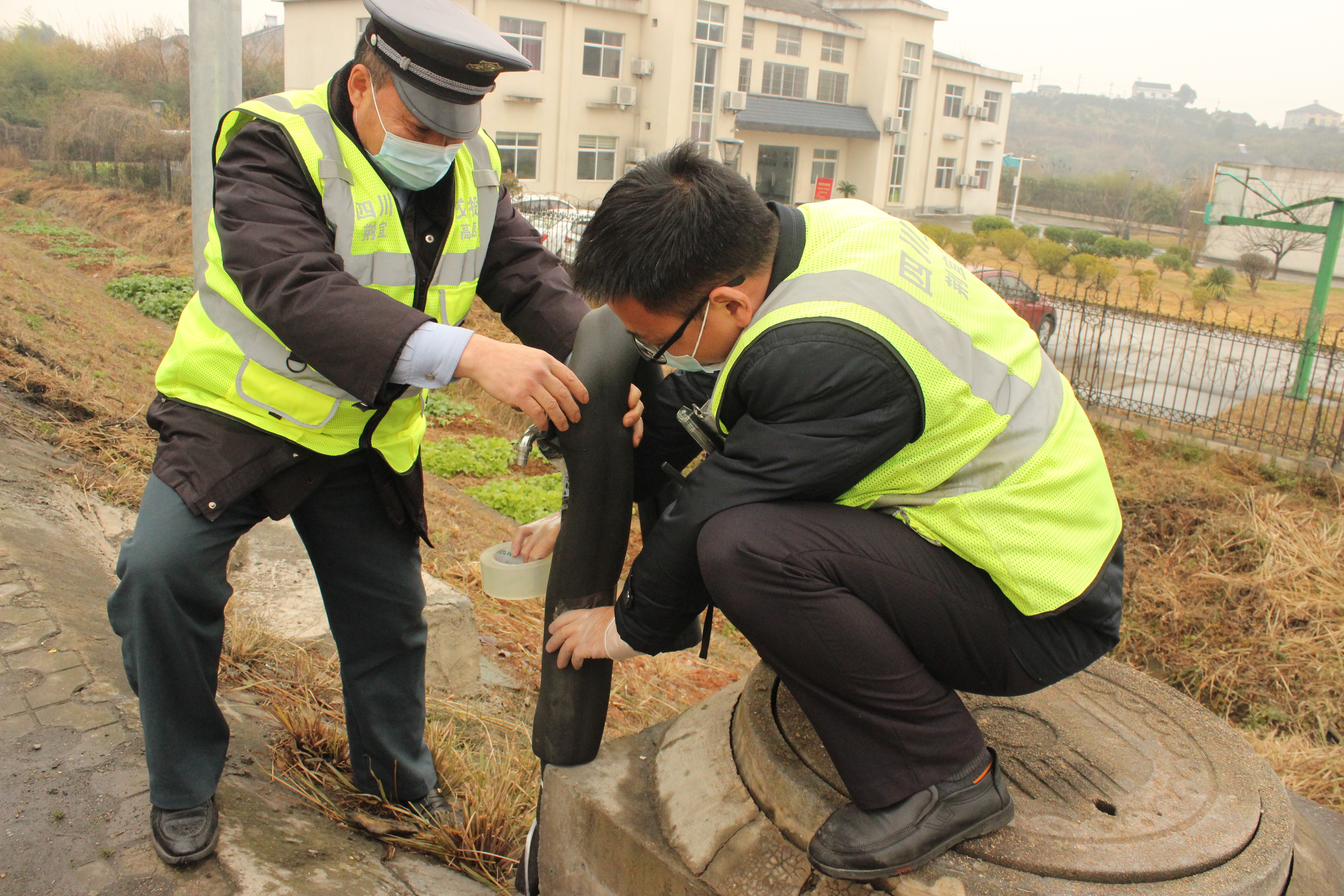 鸦鹊岭应对恶劣天气1.JPG 鸦鹊岭应对恶劣天气1.JPG