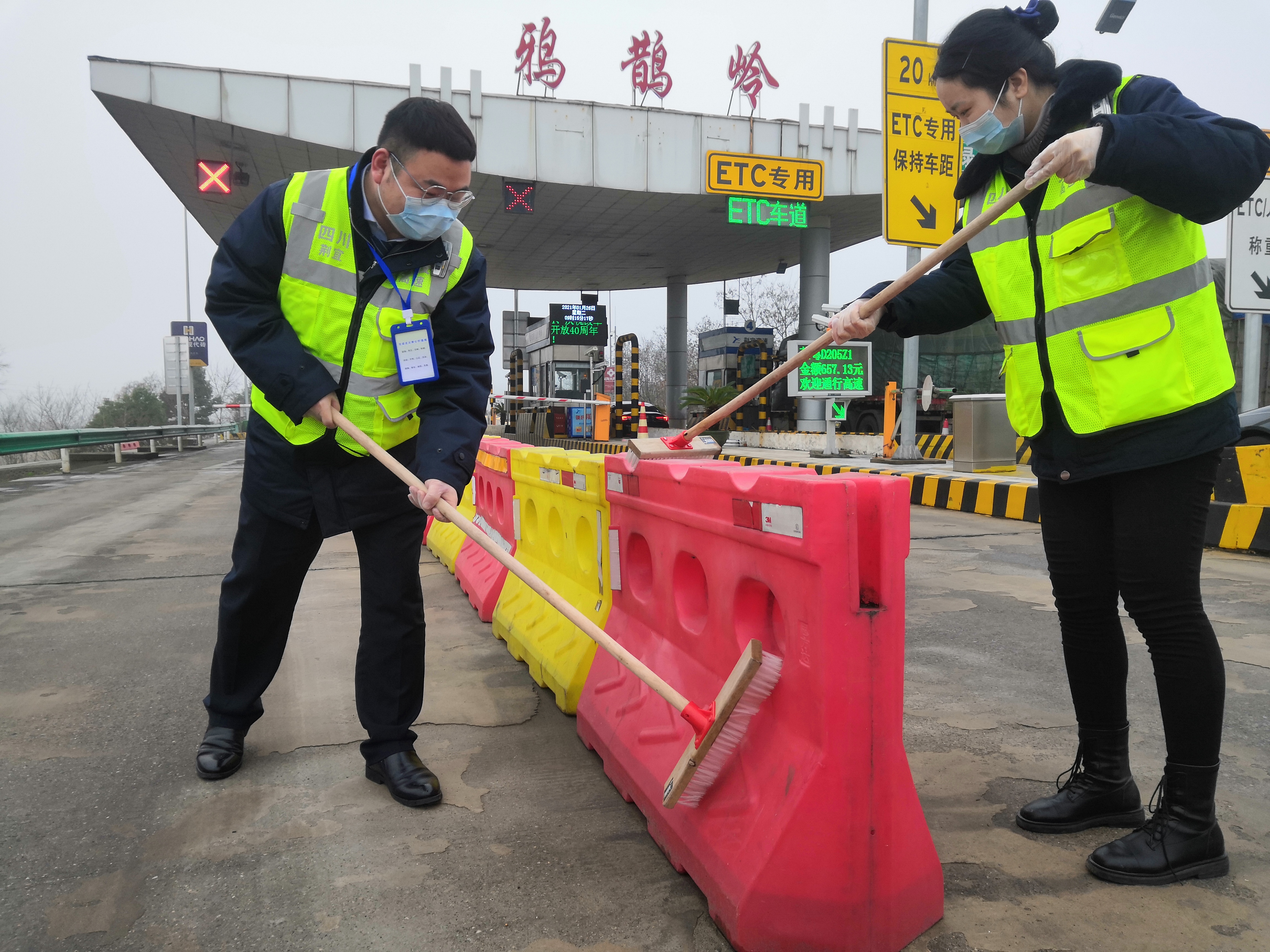 鸦鹊岭打扫卫生3.jpg