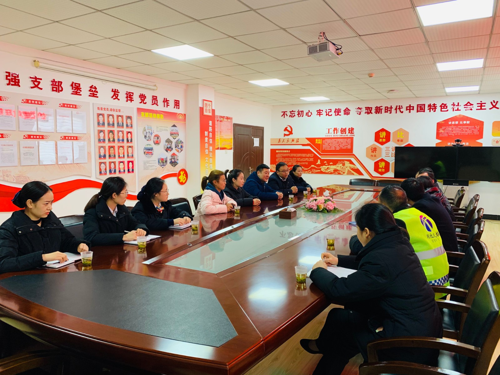 交流座谈会3.jpg