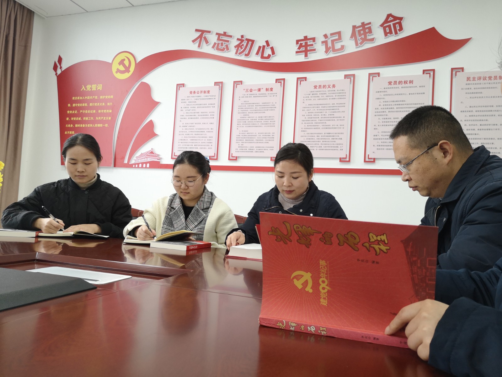 4.“品一品”党史解读.jpg 4.“品一品”党史解读.jpg