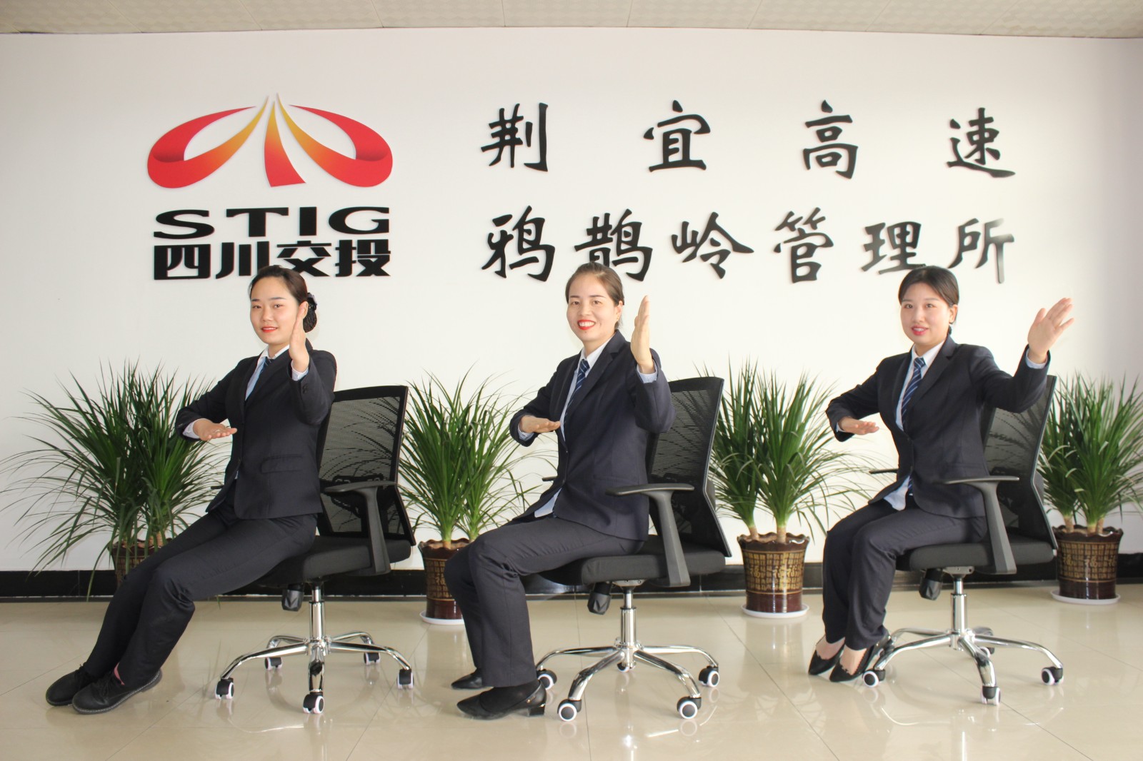 鸦鹊岭文明服务2.JPG 鸦鹊岭文明服务2.JPG