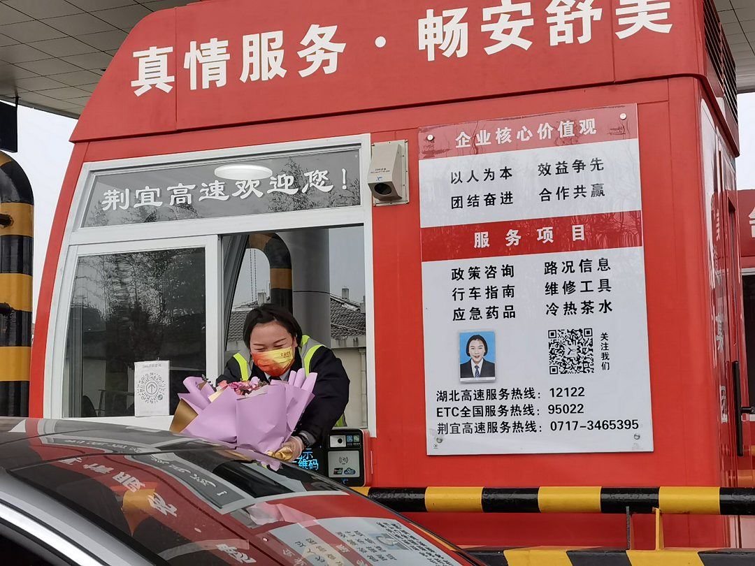 鸦鹊岭所:坚守中的红色玫瑰.png 鸦鹊岭所:坚守中的红色玫瑰.png