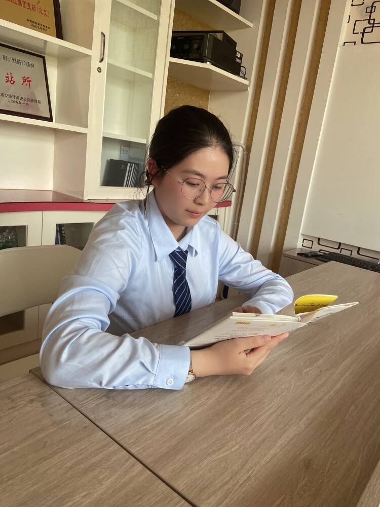 余恋婧.jpg 余恋婧.jpg
