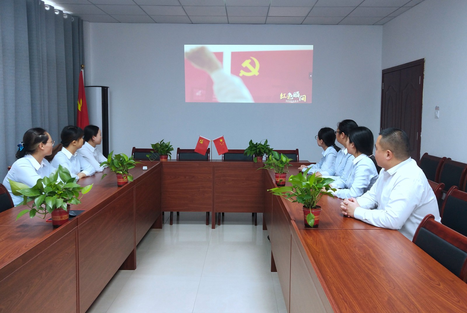 1.集中观影,推进廉政教育.jpg 1.集中观影,推进廉政教育.jpg