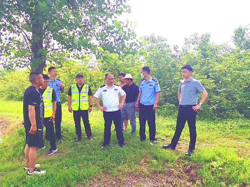 省高警总队联合荆宜公司现场调研.jpg 省高警总队联合荆宜公司现场调研.jpg