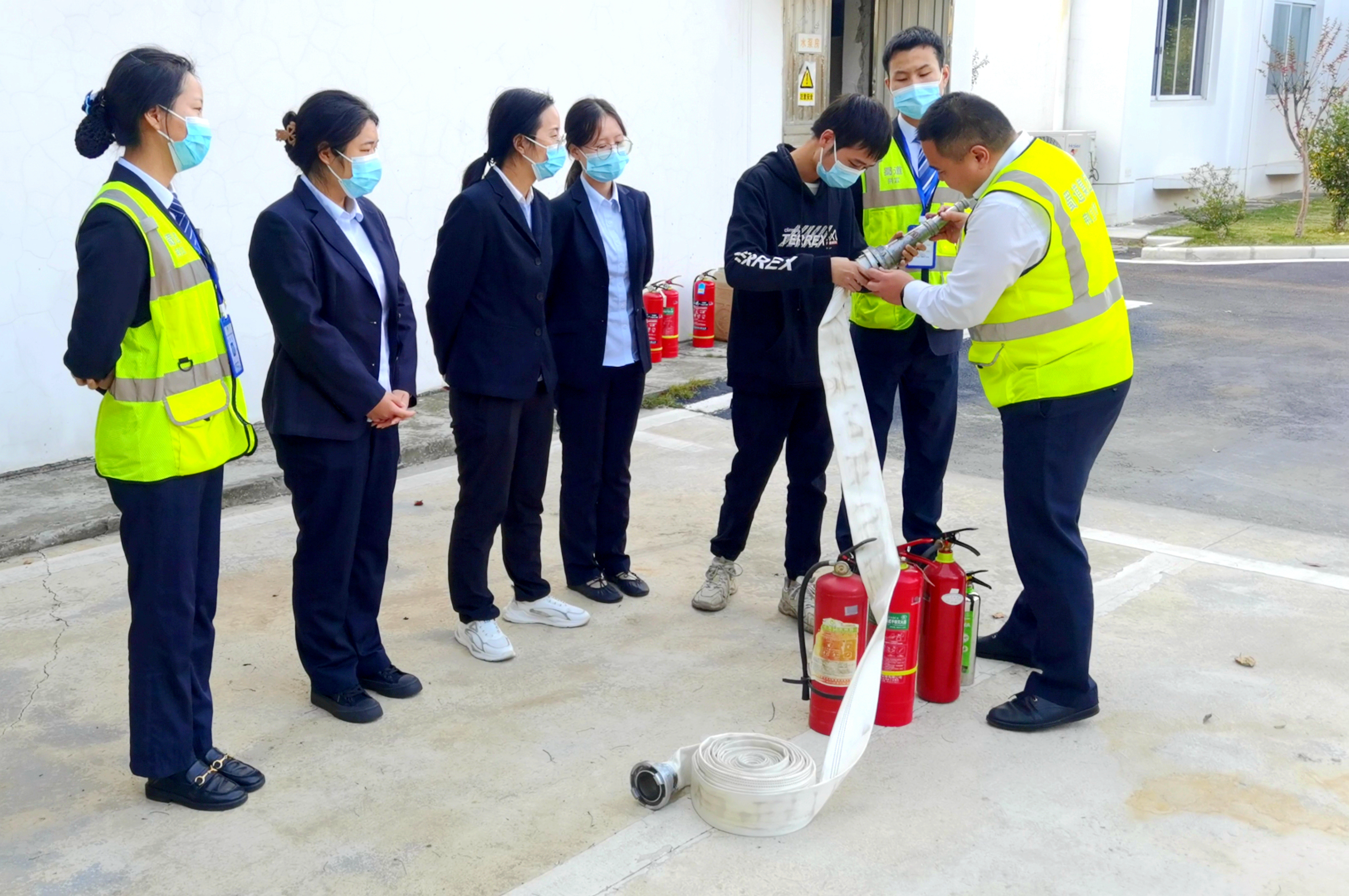 3.讲解消防水带使用方法.png 3.讲解消防水带使用方法.png