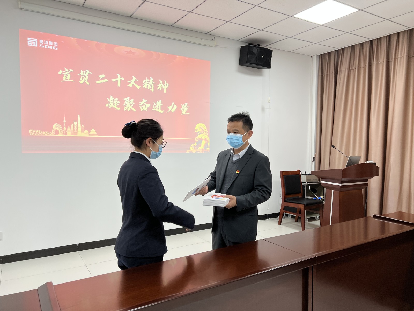 党委书记送基层站所.jpg 党委书记送基层站所.jpg