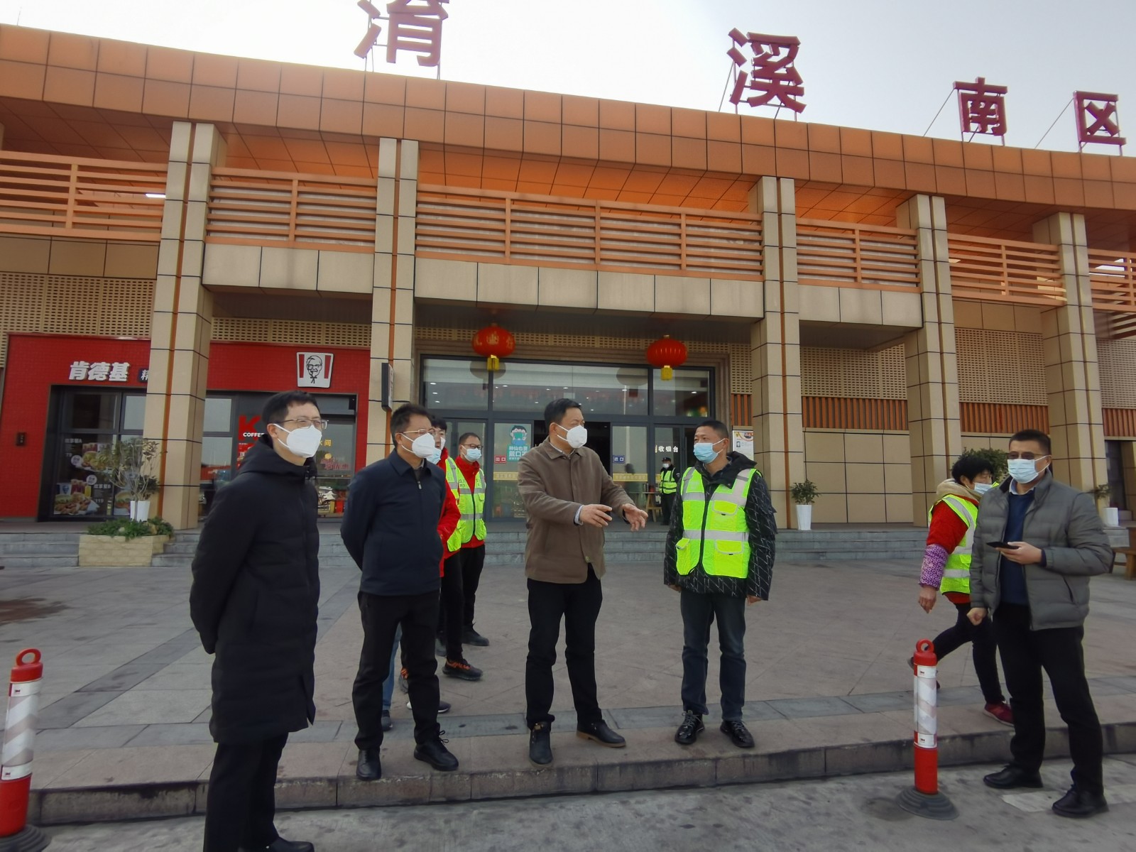 在淯溪服务区察看服务保障和疫情防控应急措施.jpg 在淯溪服务区察看服务保障和疫情防控应急措施.jpg