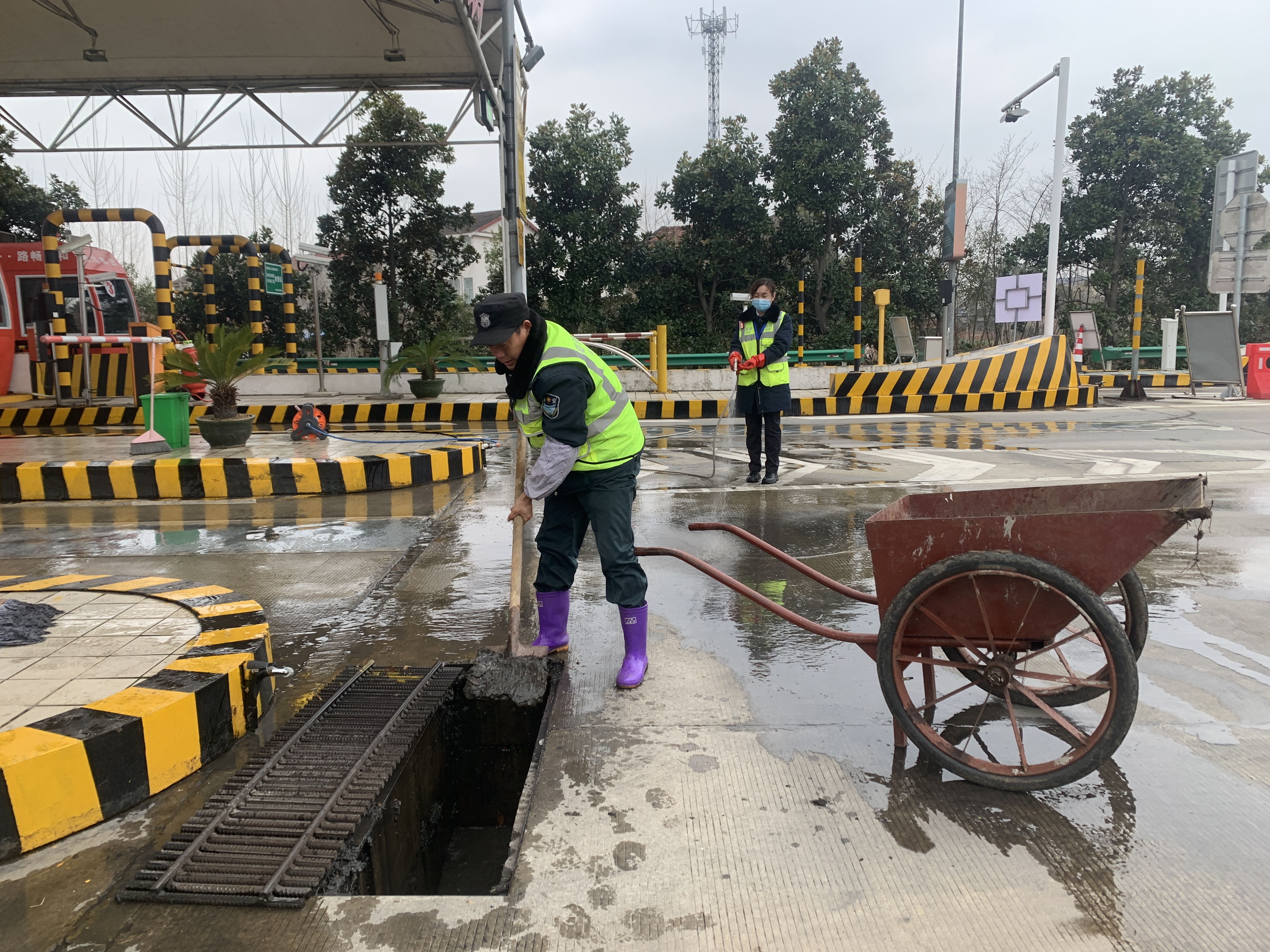 清理下水道淤泥.png