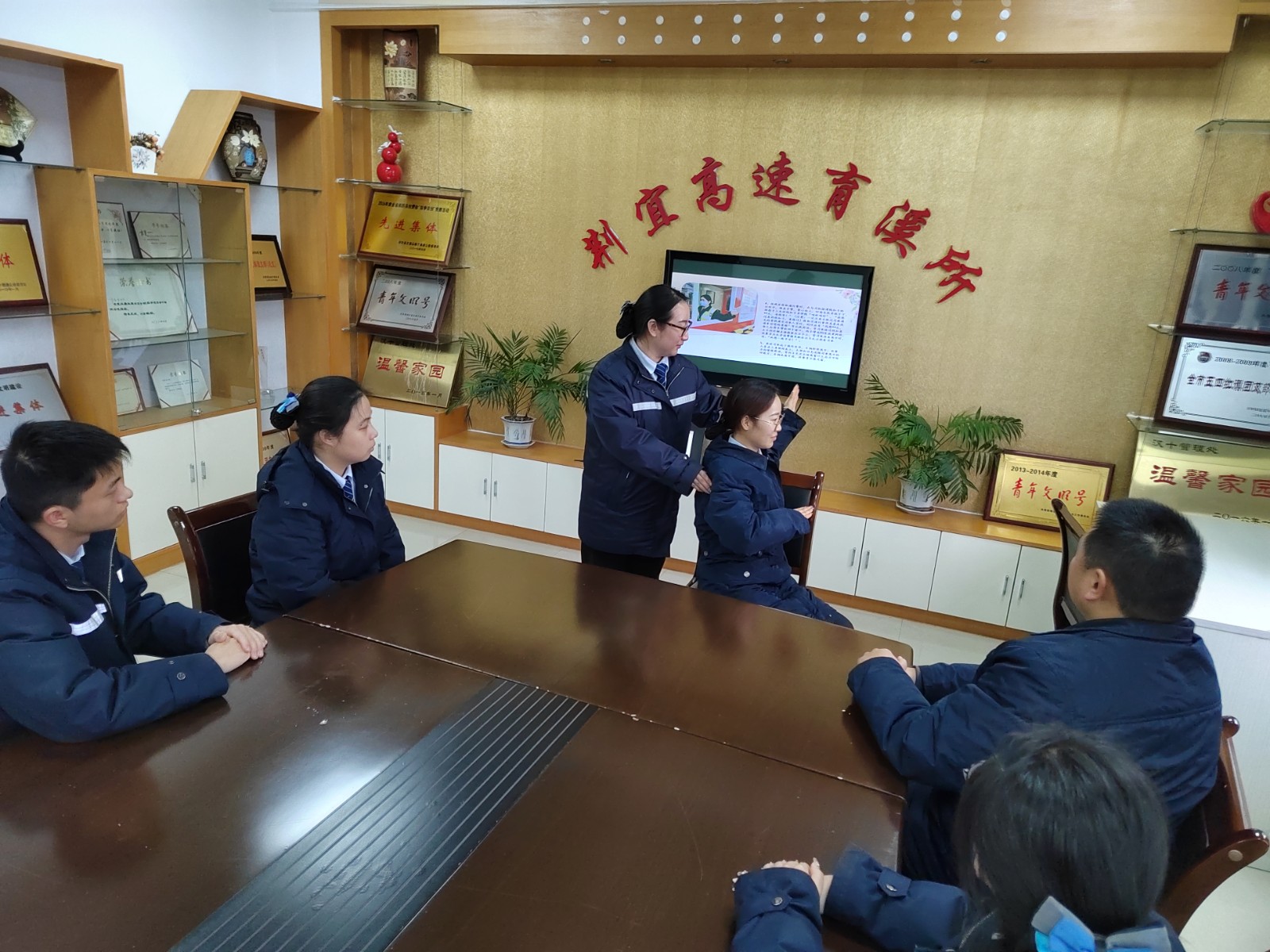 1肢体语言展示.jpg 1肢体语言展示.jpg