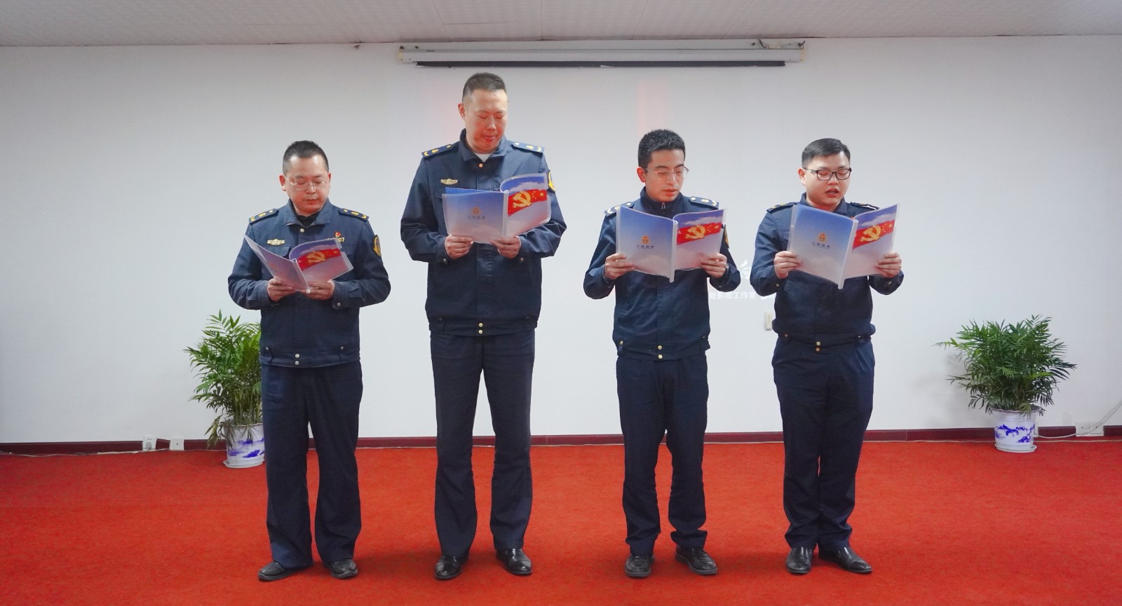 8.红歌《我们走在大路上》.jpg 8.红歌《我们走在大路上》.jpg