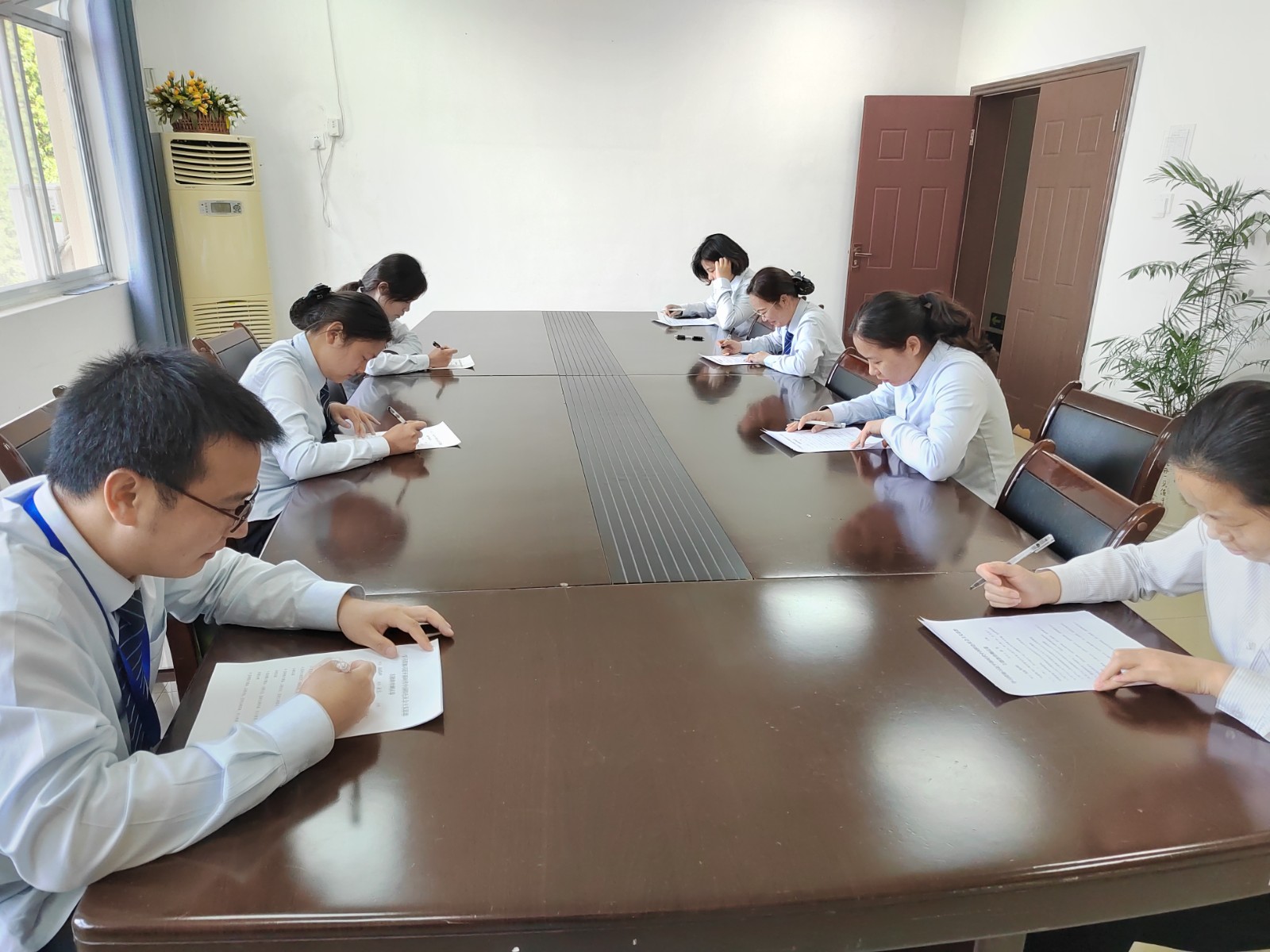 荆宜公司组织团员青年学习贯彻习近平新时代中国特色社会主义思想主题教育知识小测试.jpg 荆宜公司组织团员青年学习贯彻习近平新时代中国特色社会主义思想主题教育知识小测试.jpg
