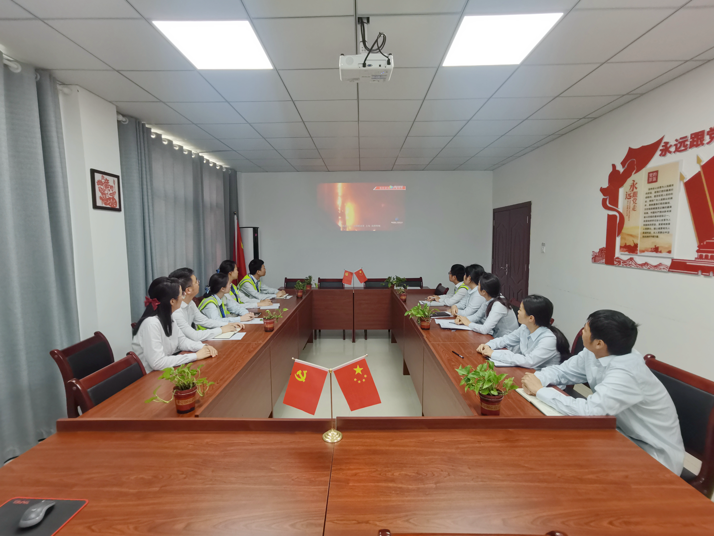 1.观看消防安全警示片.png 1.观看消防安全警示片.png