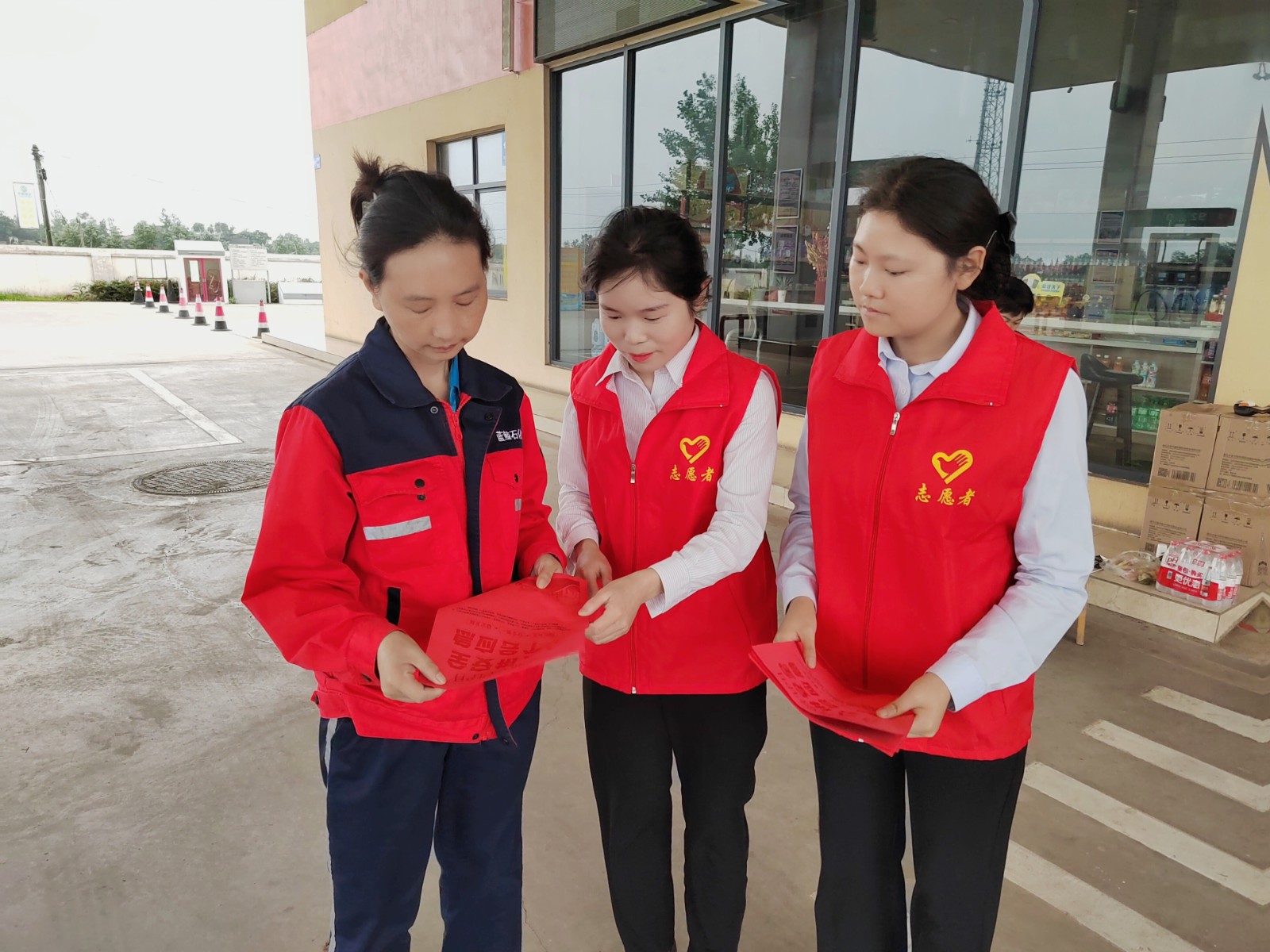 到加油站宣传安全知识.jpg 到加油站宣传安全知识.jpg