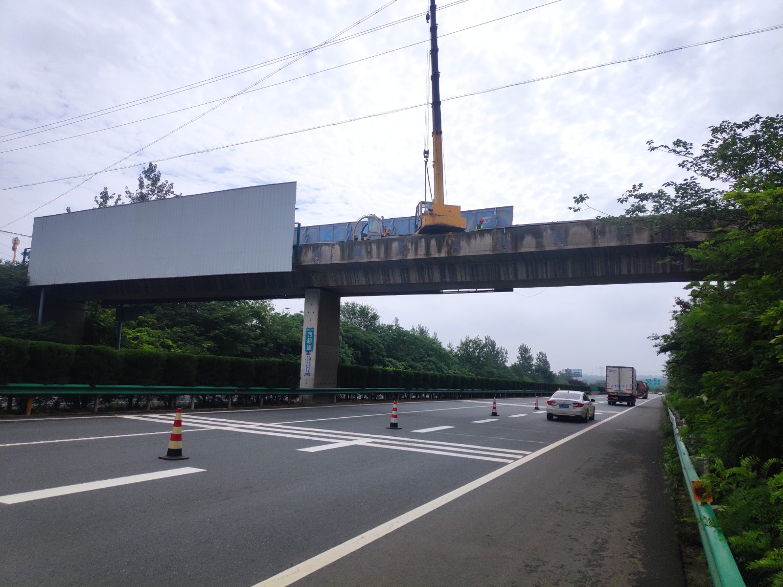 上跨桥拆除1.jpg