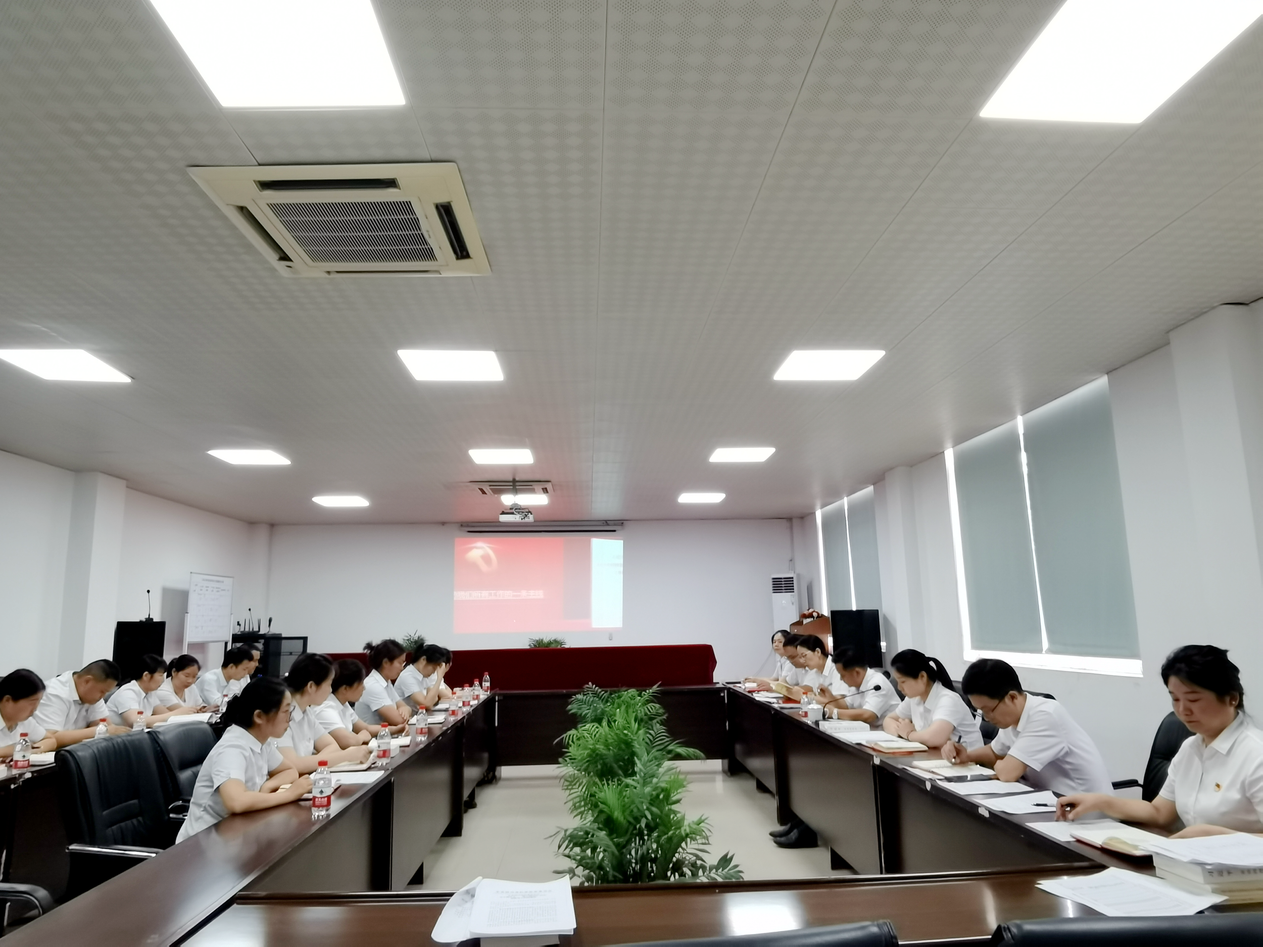 会议现场.png 会议现场.png