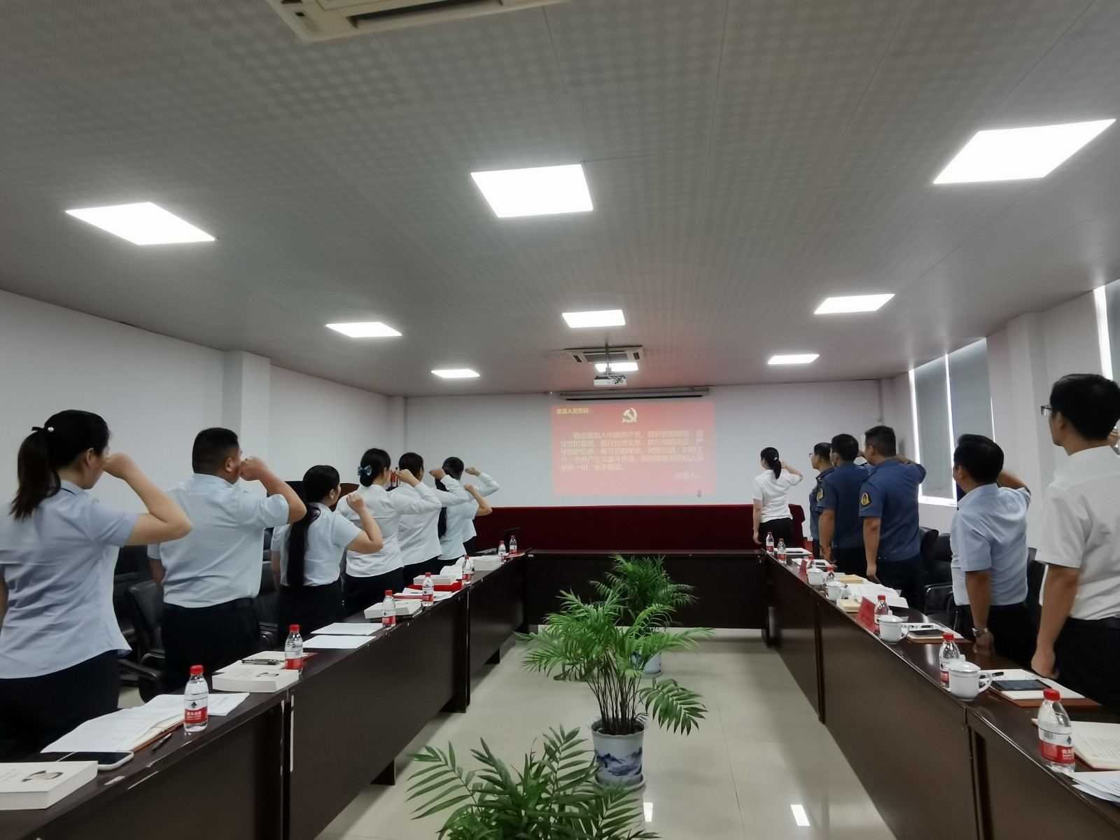 重温入党誓词.jpg 重温入党誓词.jpg