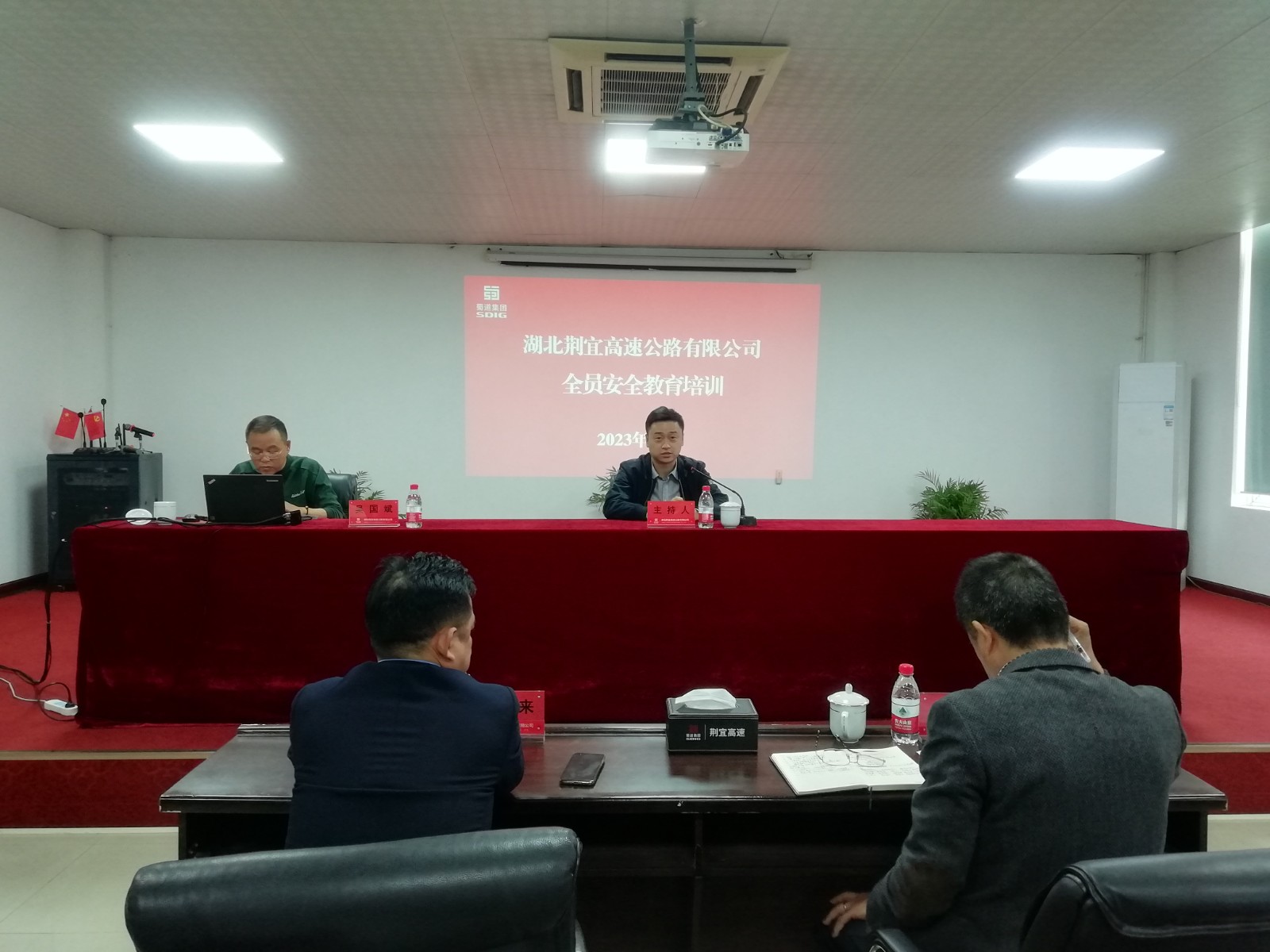 图1.jpg 图1.jpg