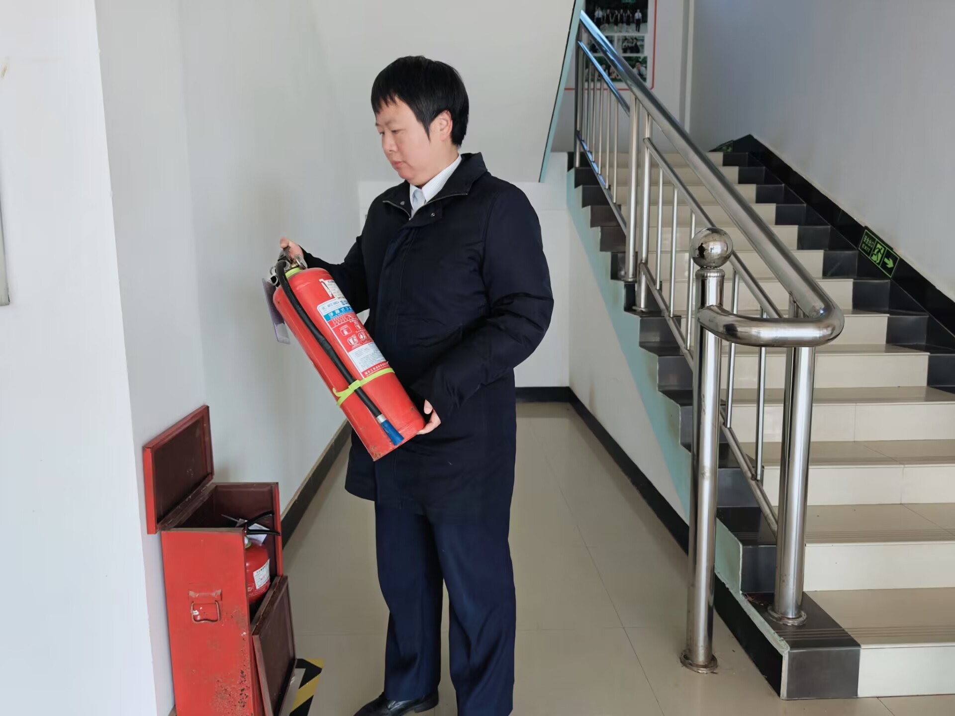 综合管理员刘红芸.jpg 综合管理员刘红芸.jpg