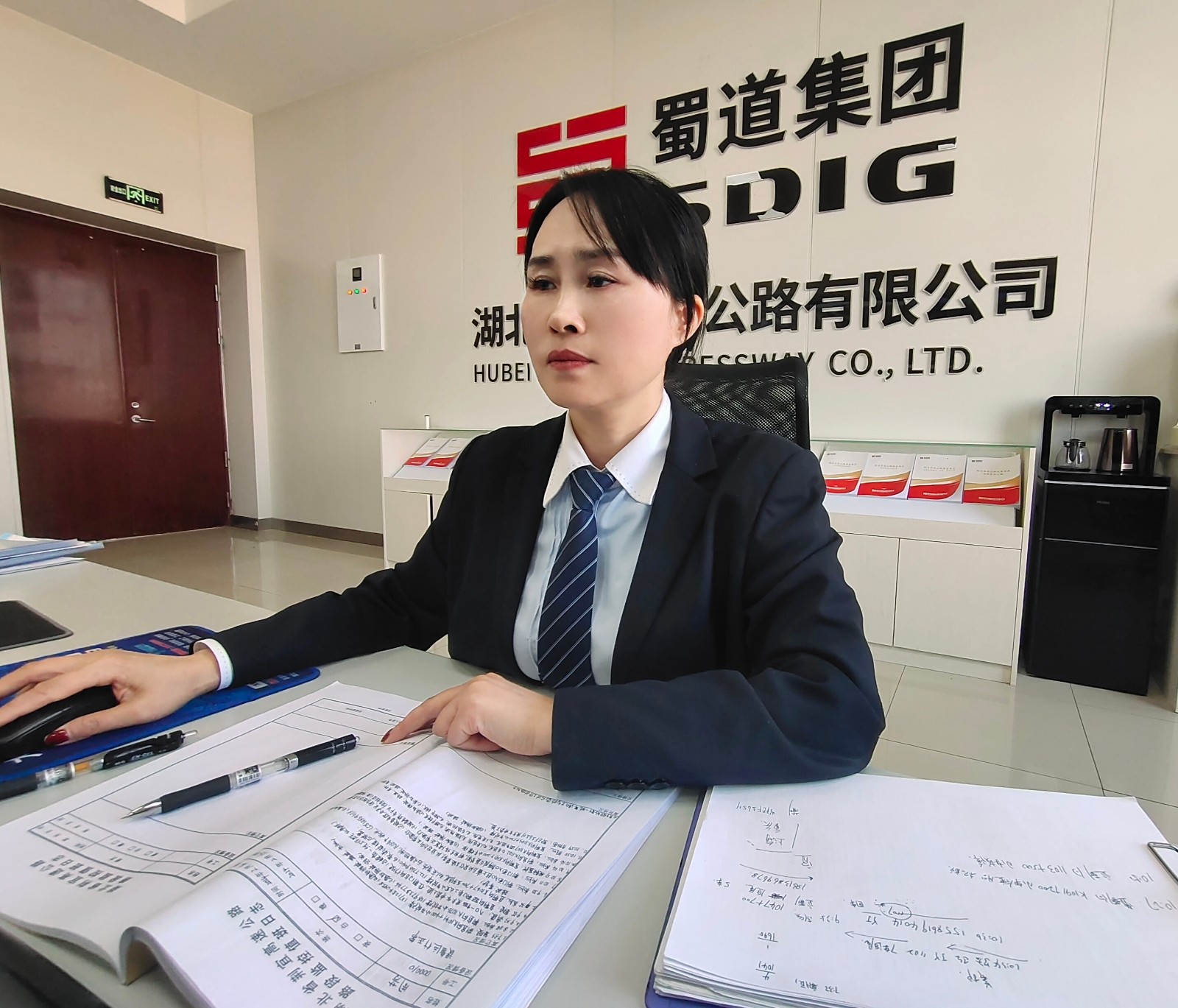 中心监控员周芳.jpg 中心监控员周芳.jpg