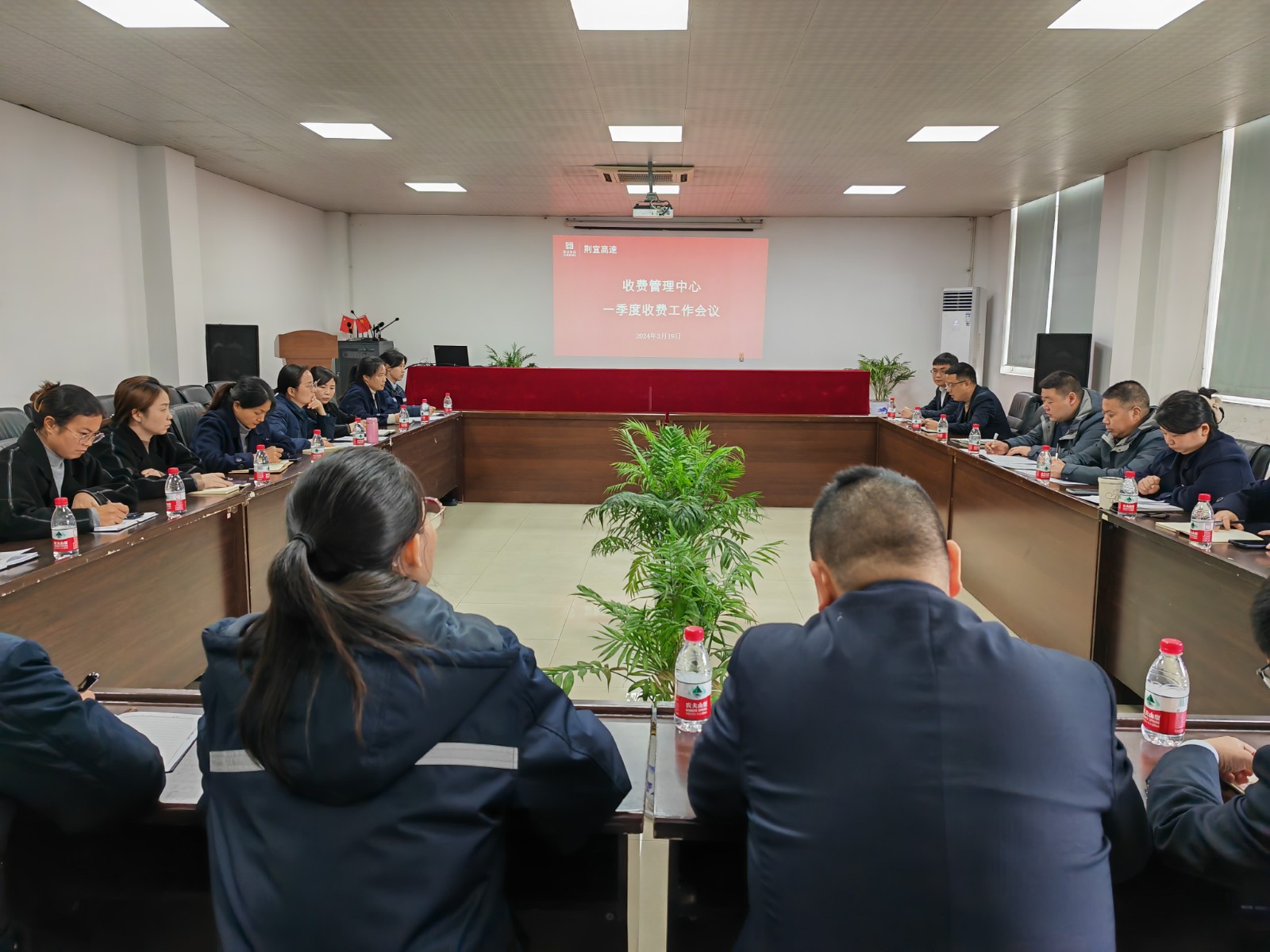 会议照片.jpg 会议照片.jpg