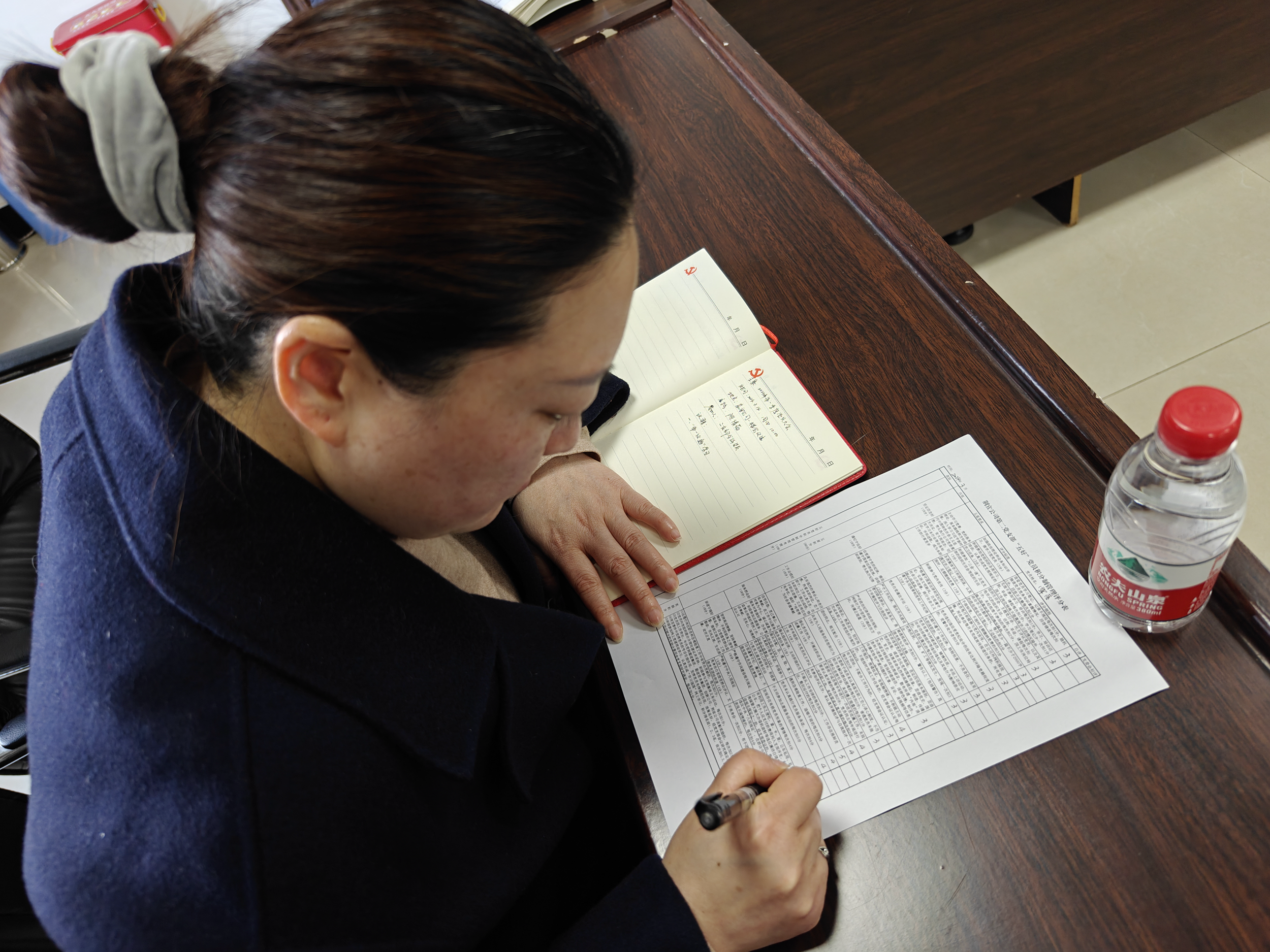 荆宜公司第二党支部荆宜公司第二党支部召开第一季度党员大会暨2024年“两会”专题学习会2.png