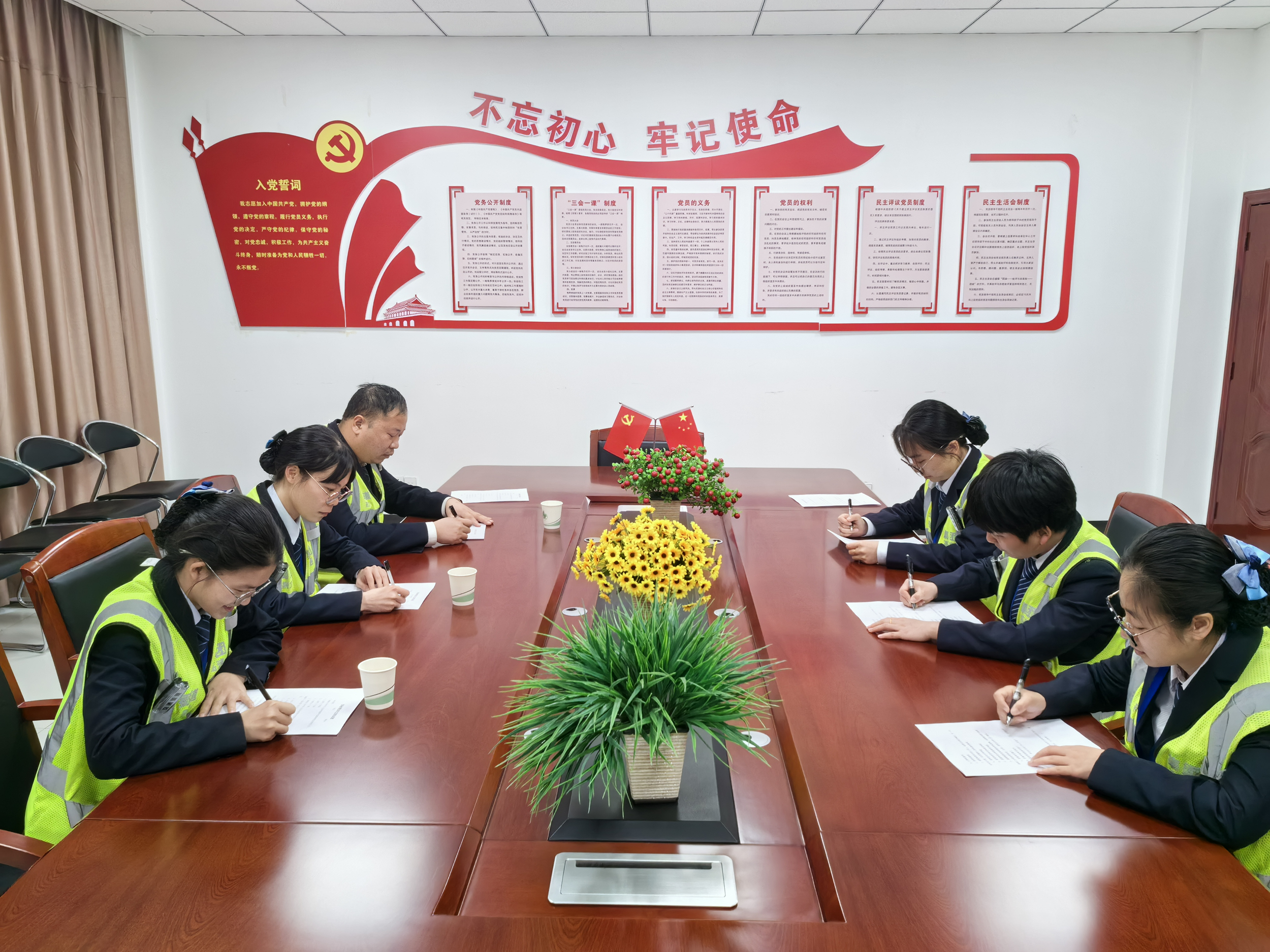 2.1学习贯彻《保密法》_筑牢保密思想防线。.png 2.1学习贯彻《保密法》_筑牢保密思想防线。.png