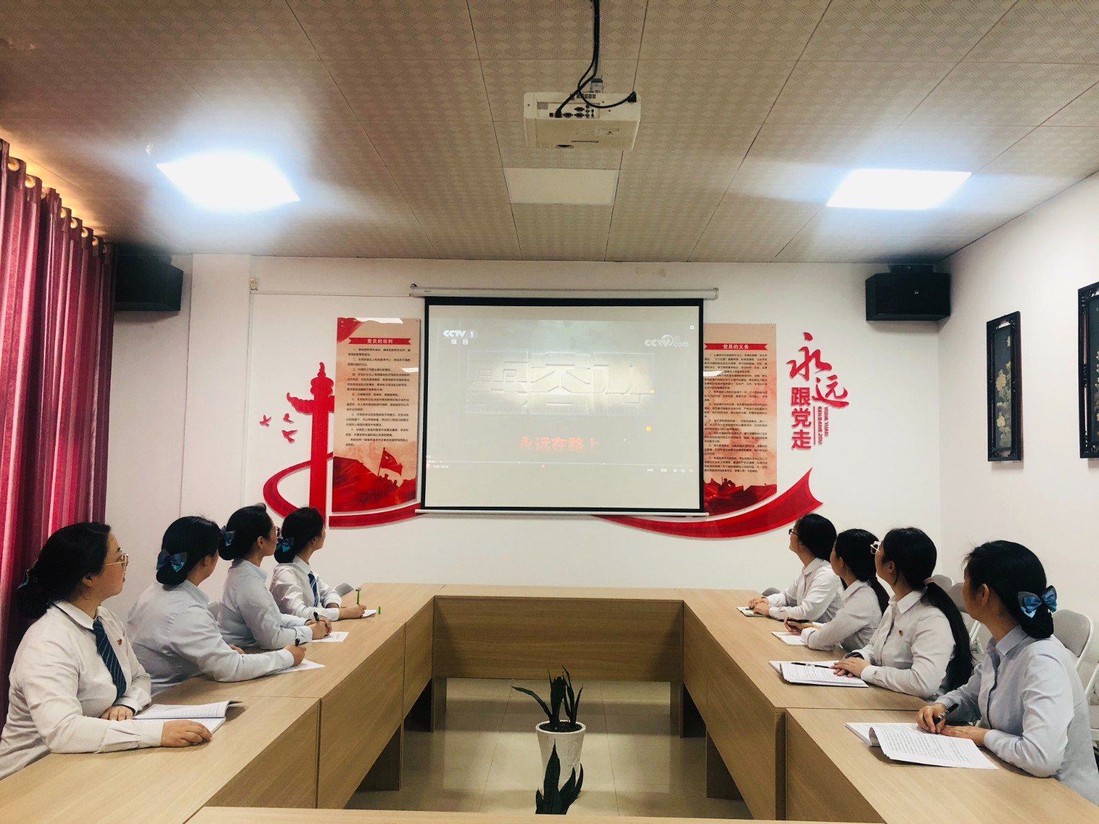 双莲管理所观看警示教育片.jpg