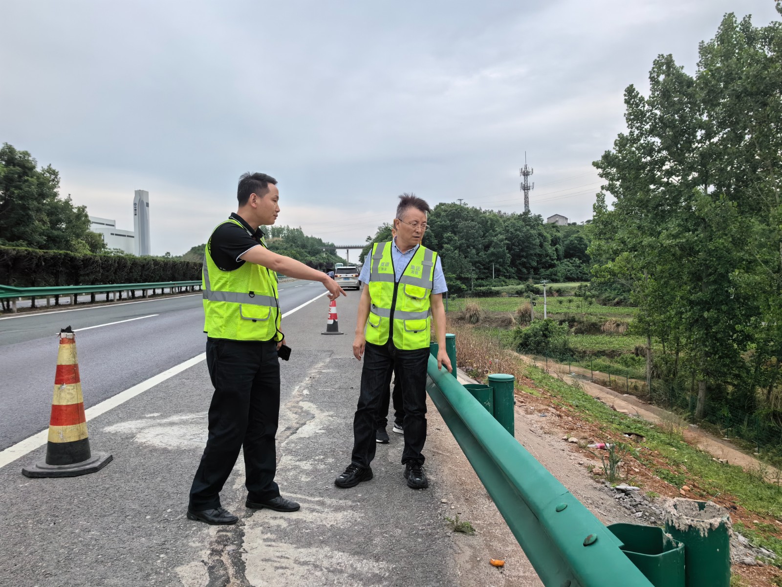 在路面巡查.jpg 在路面巡查.jpg