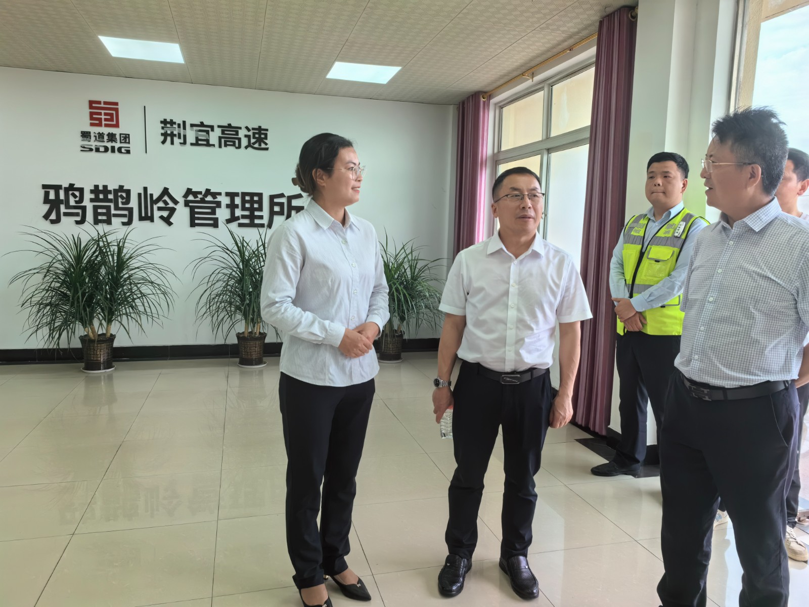 鸦鹊岭调研.jpg 鸦鹊岭调研.jpg