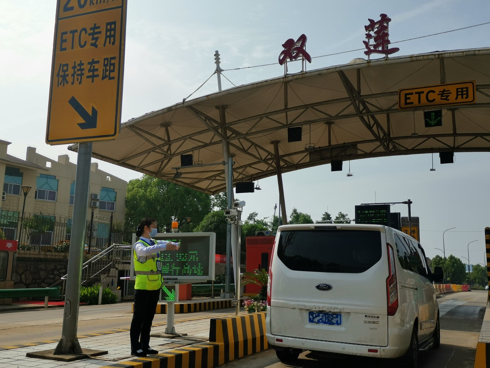 疏导交通 (2).jpg 疏导交通 (2).jpg