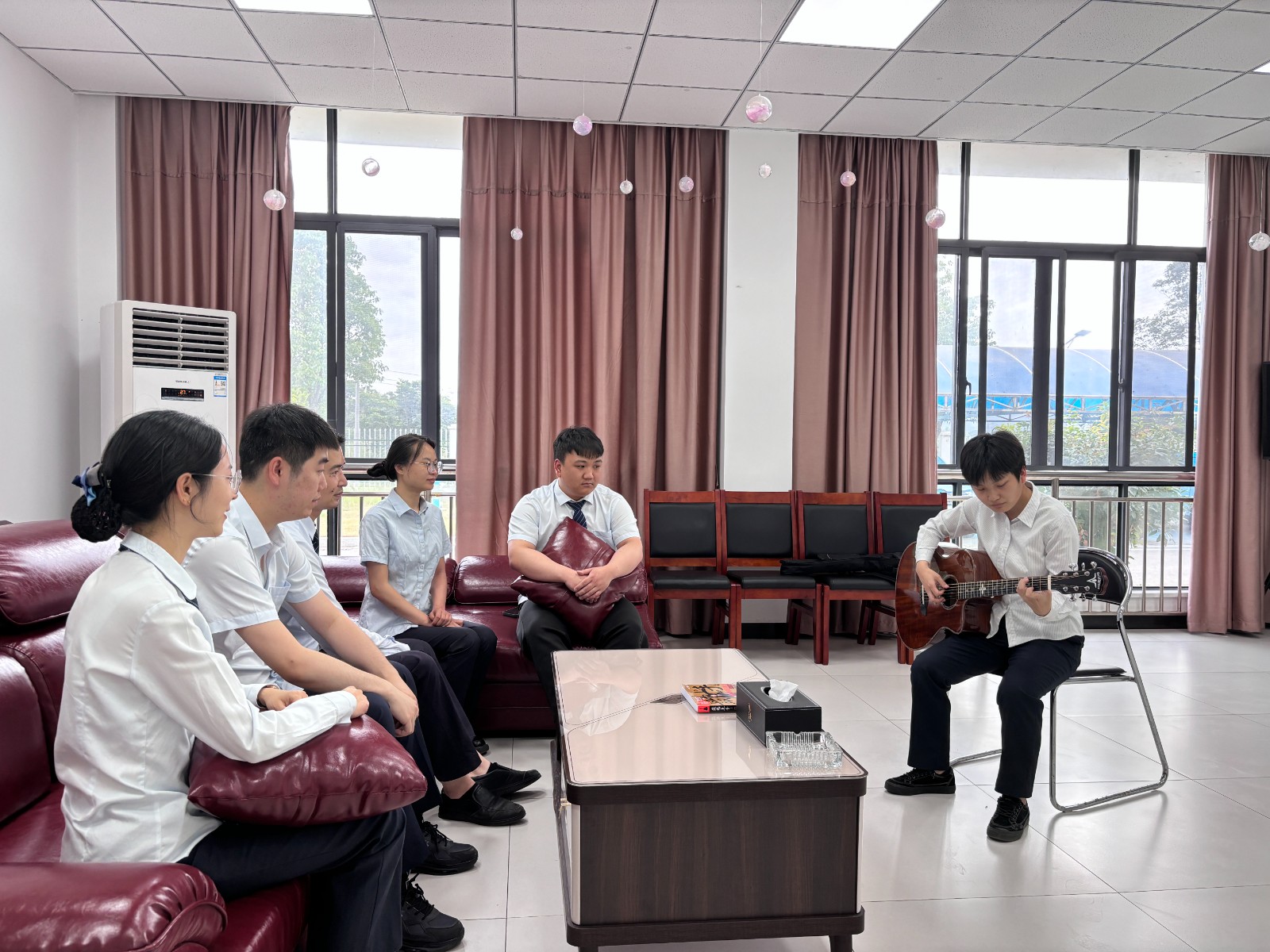 老师亲自演奏.JPG