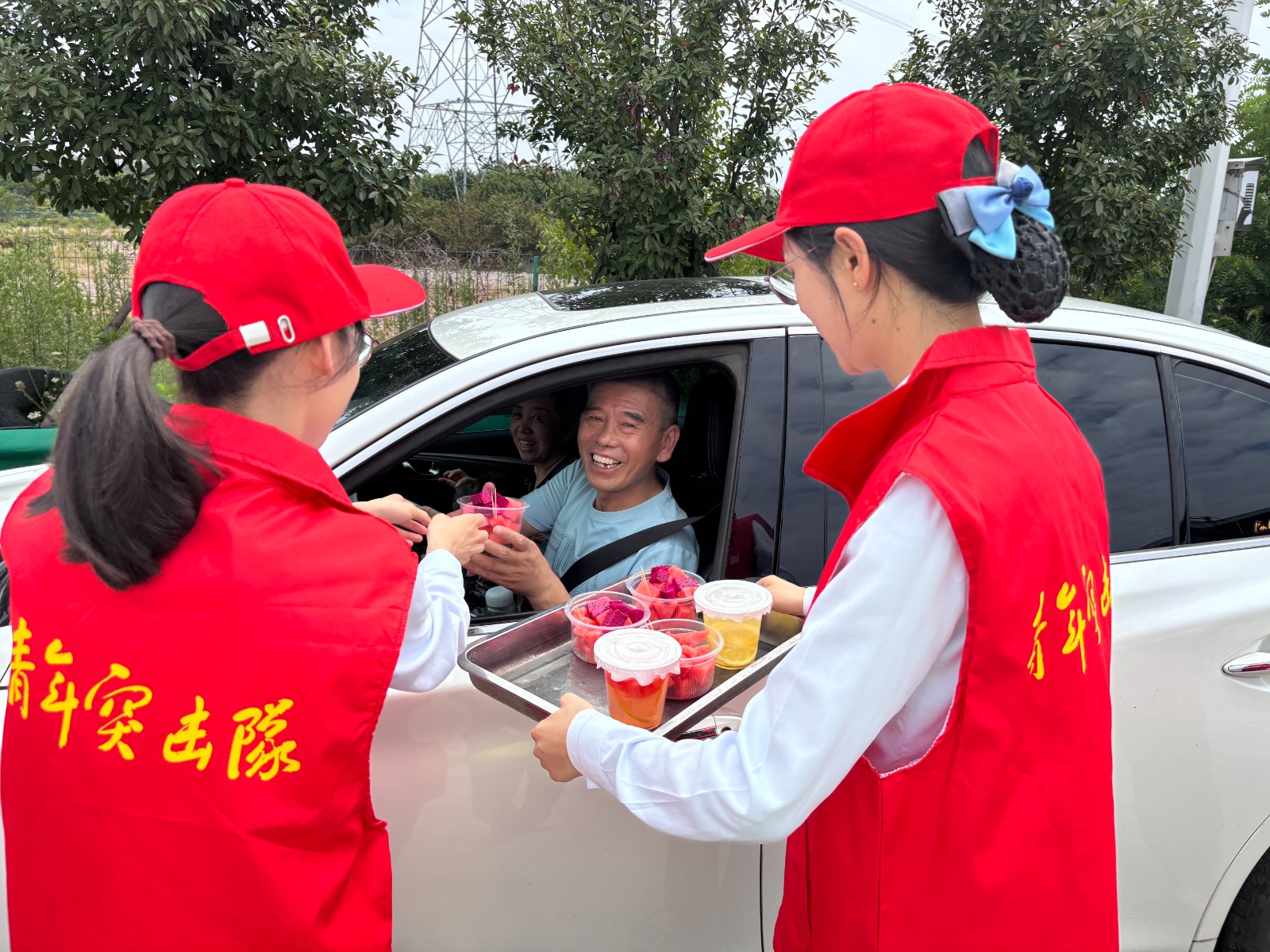 给司乘送清凉1.JPG