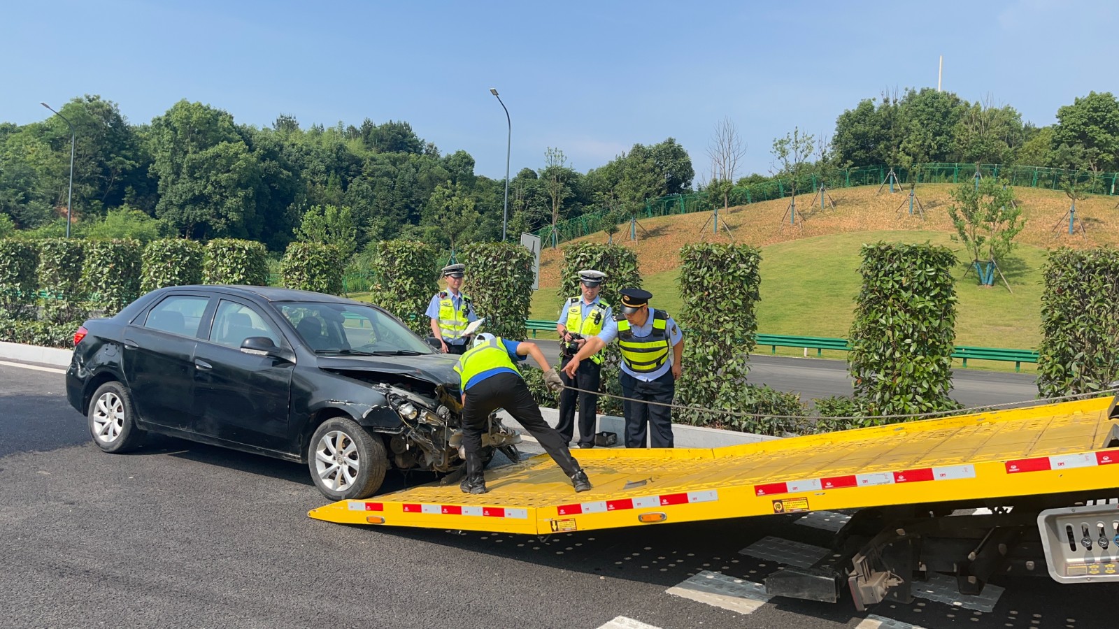 05高巡路政指挥施救拖车.jpg 05高巡路政指挥施救拖车.jpg