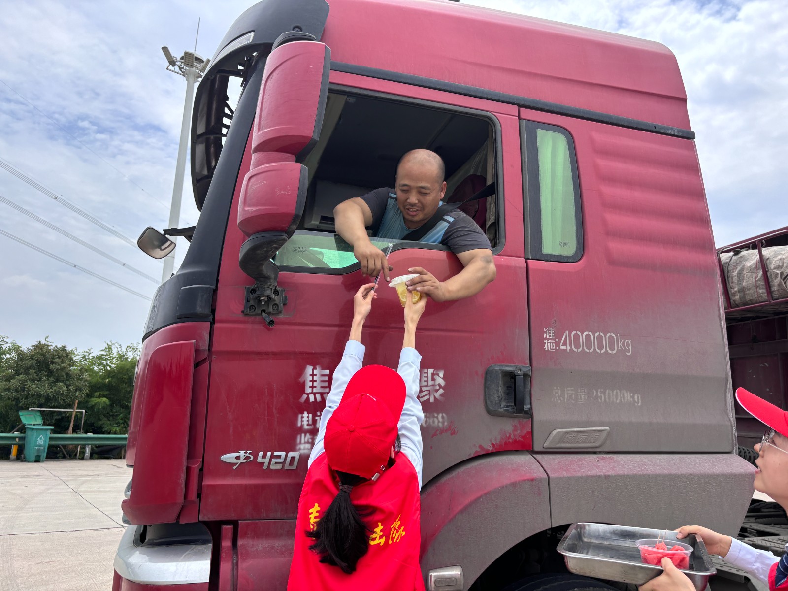 给司乘送清凉2.JPG