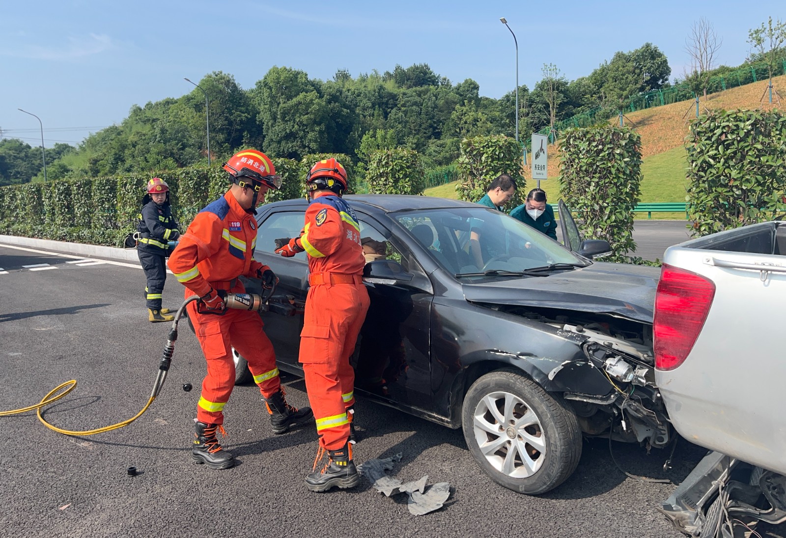 04消防破拆、医院救护.jpg 04消防破拆、医院救护.jpg