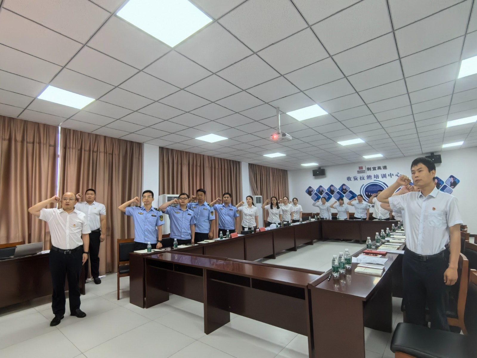 重温入党誓词.jpg 重温入党誓词.jpg