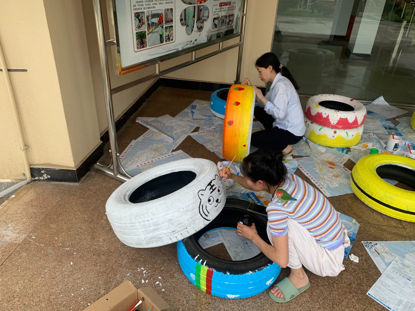 双莲所彩绘轮胎.jpg 双莲所彩绘轮胎.jpg