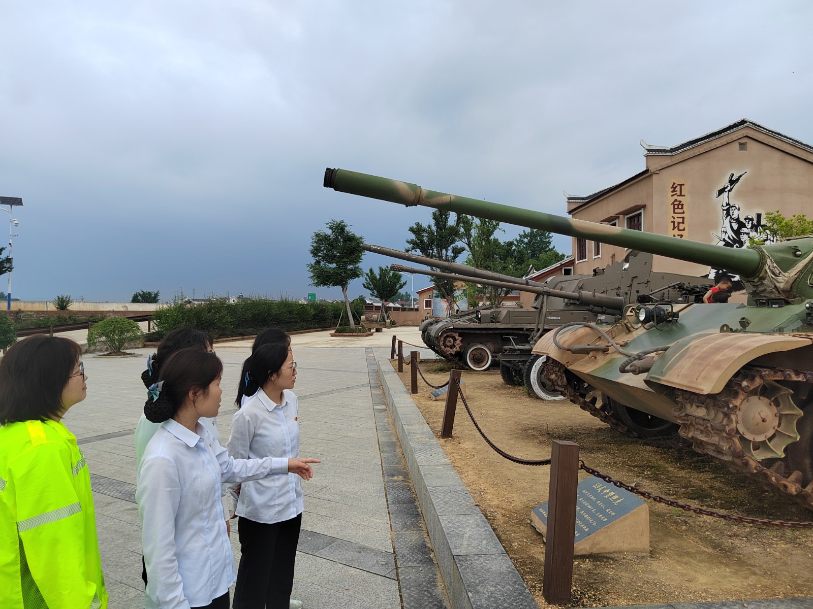 打卡红色基地追寻红色记忆(1).jpg 打卡红色基地追寻红色记忆(1).jpg