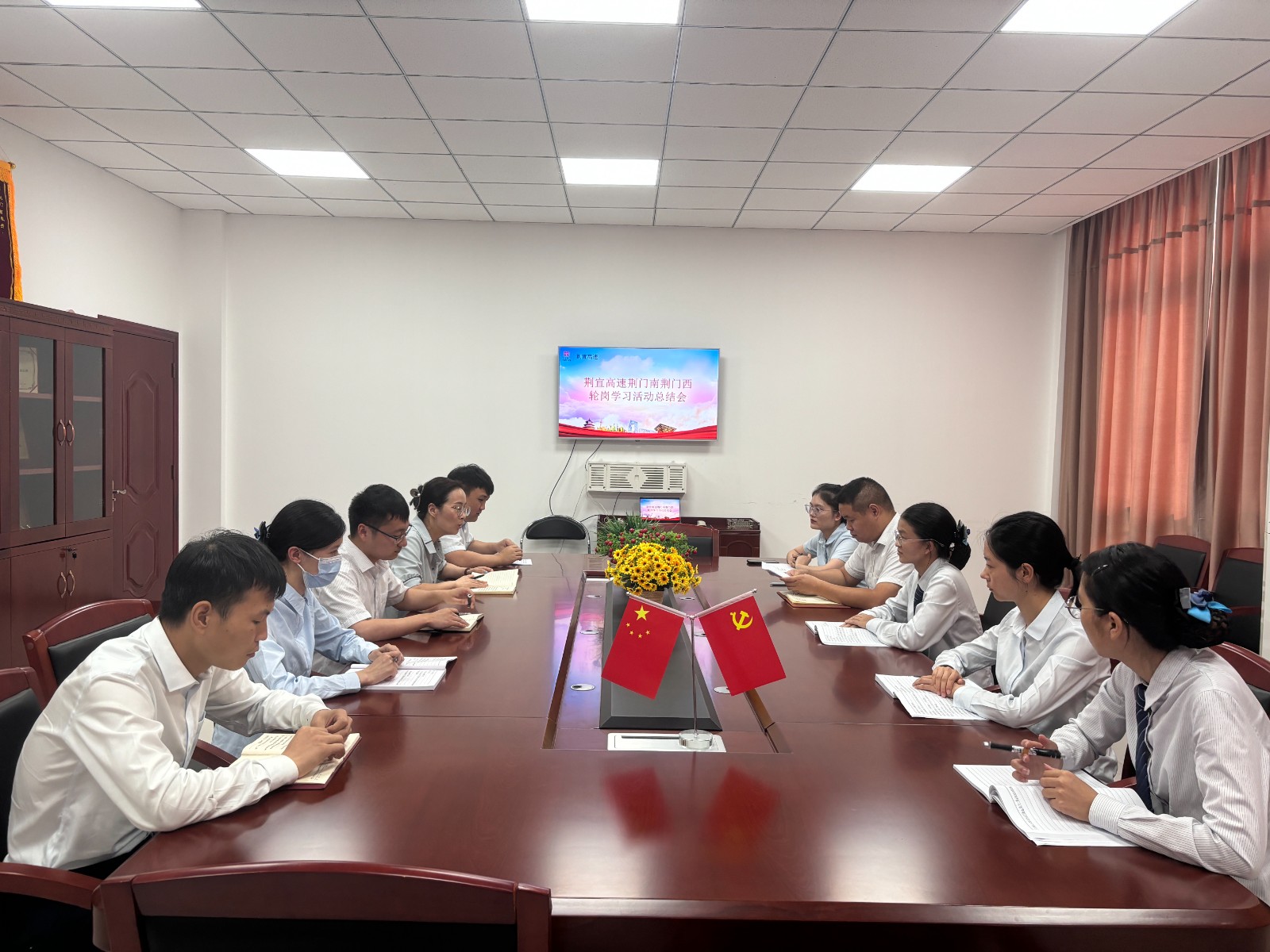 凝心聚力促交流、实践轮岗促提升.jpg 凝心聚力促交流、实践轮岗促提升.jpg