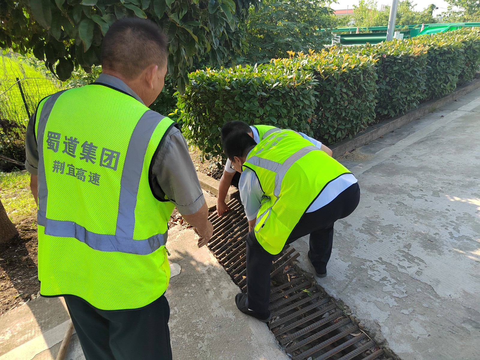 2守好“卫生死角”关.jpg 2守好“卫生死角”关.jpg