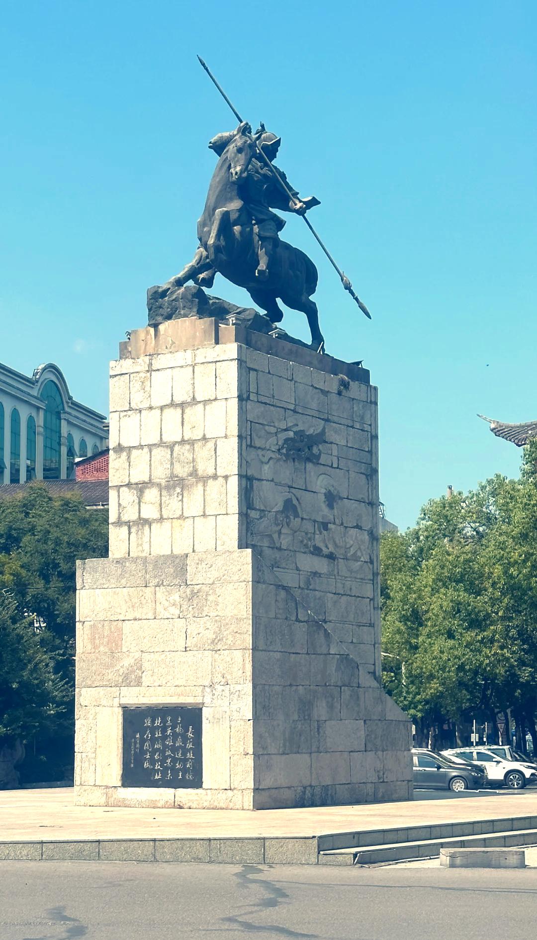 3.长坂坡赵子龙雕像.jpeg 3.长坂坡赵子龙雕像.jpeg
