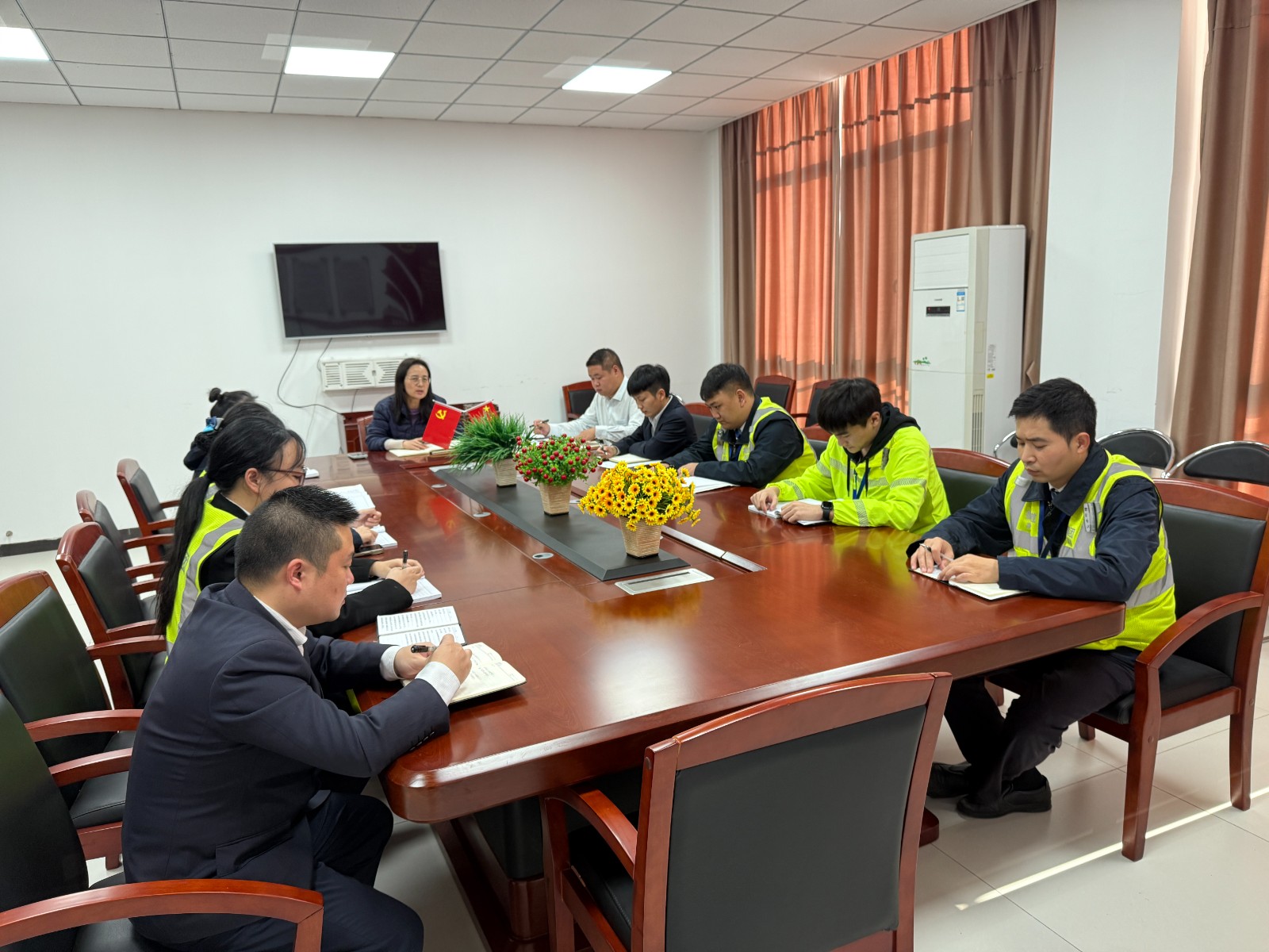 荆门西管理所:召开安全警示专题会议.jpg 荆门西管理所:召开安全警示专题会议.jpg