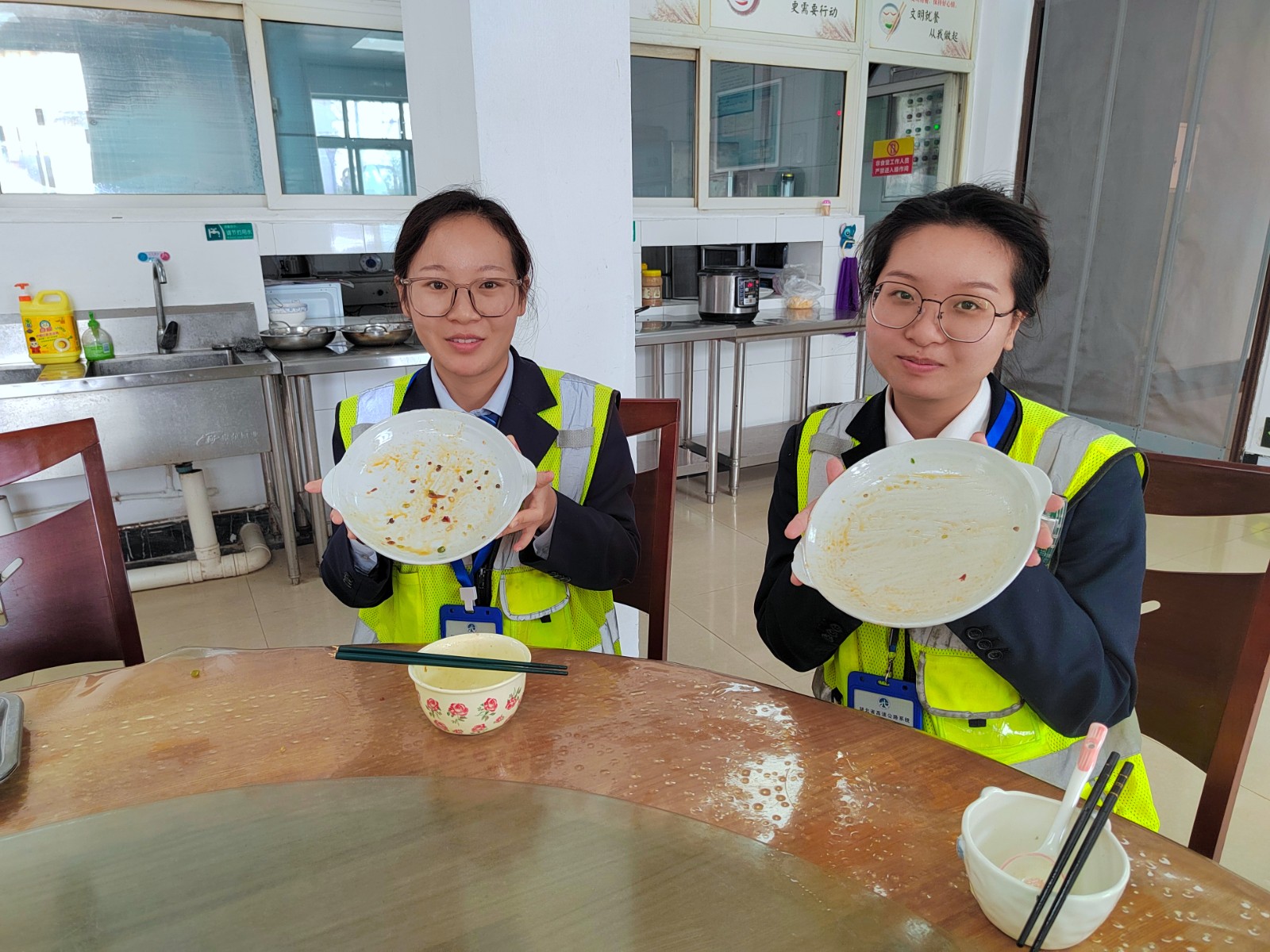 2 粮食来不易_光盘我在行.jpg 2 粮食来不易_光盘我在行.jpg