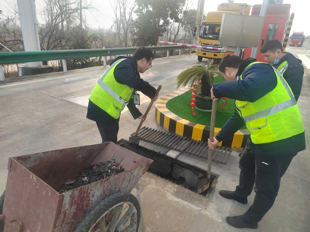加强环境卫生整治0.jpg