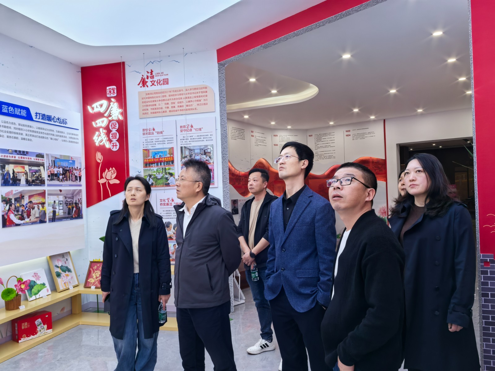 参观新滩收费管理所“荷你相莲”文化展馆.jpg 参观新滩收费管理所“荷你相莲”文化展馆.jpg