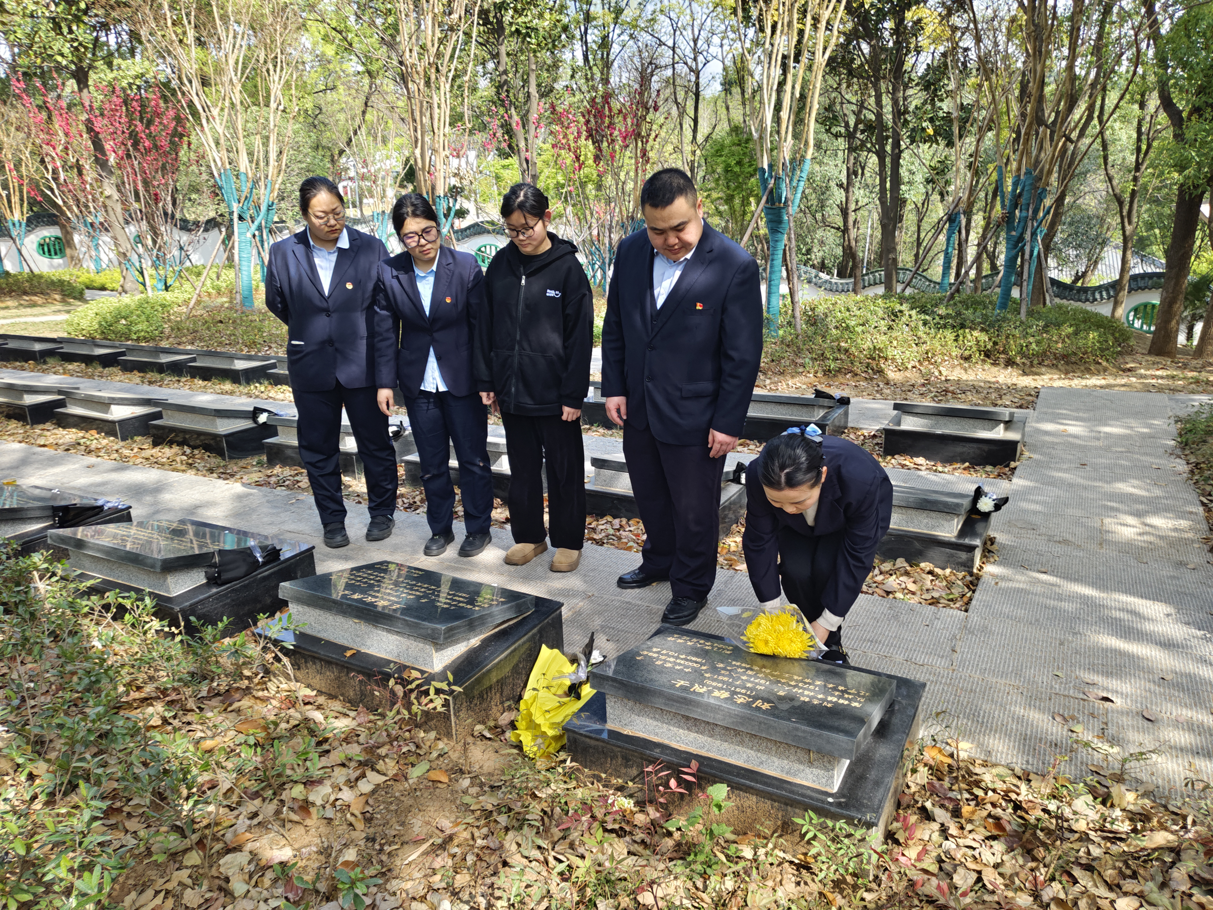 2.敬献鲜花.png