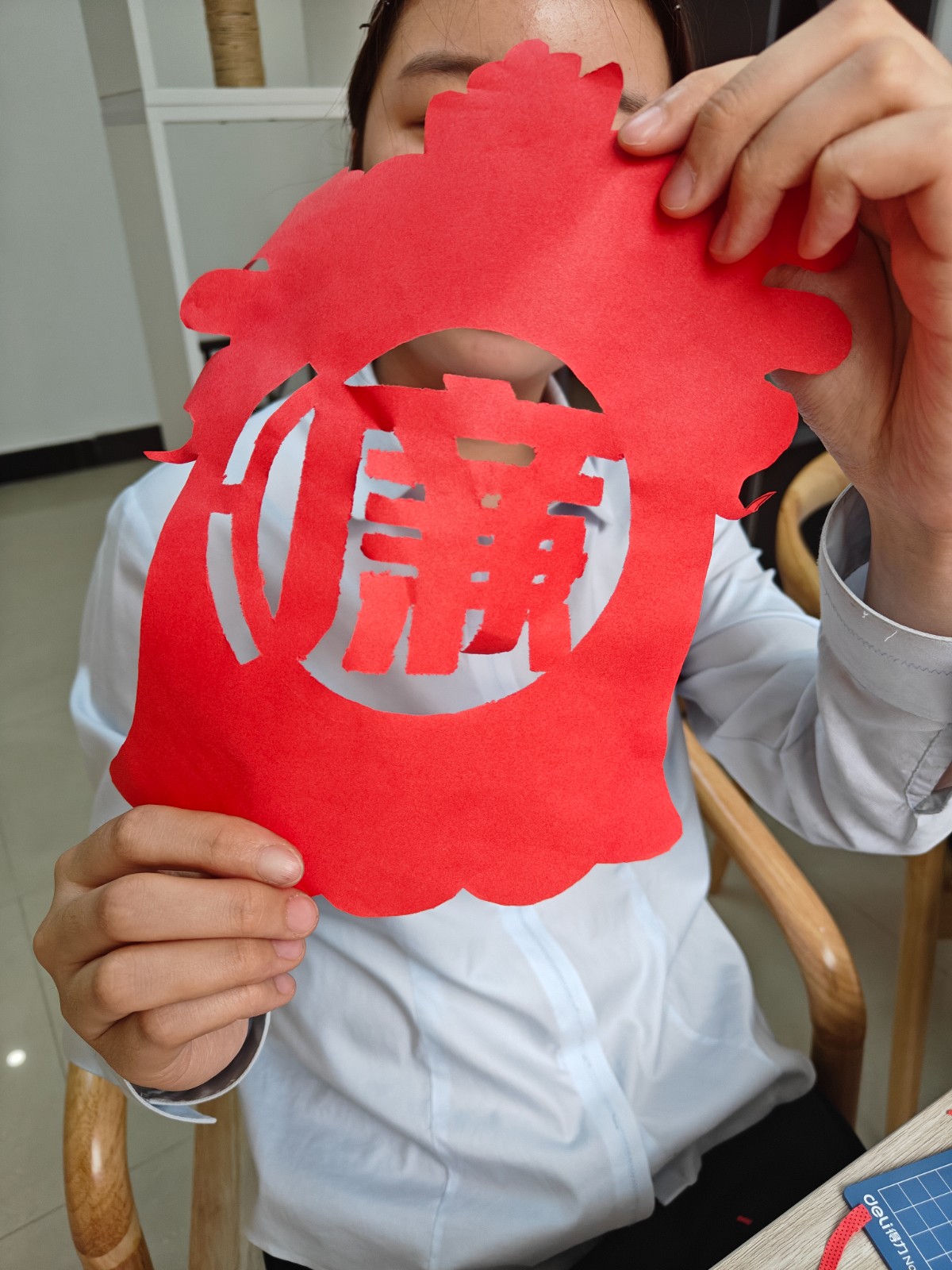 双莲管理所组织剪纸活动.jpg 双莲管理所组织剪纸活动.jpg