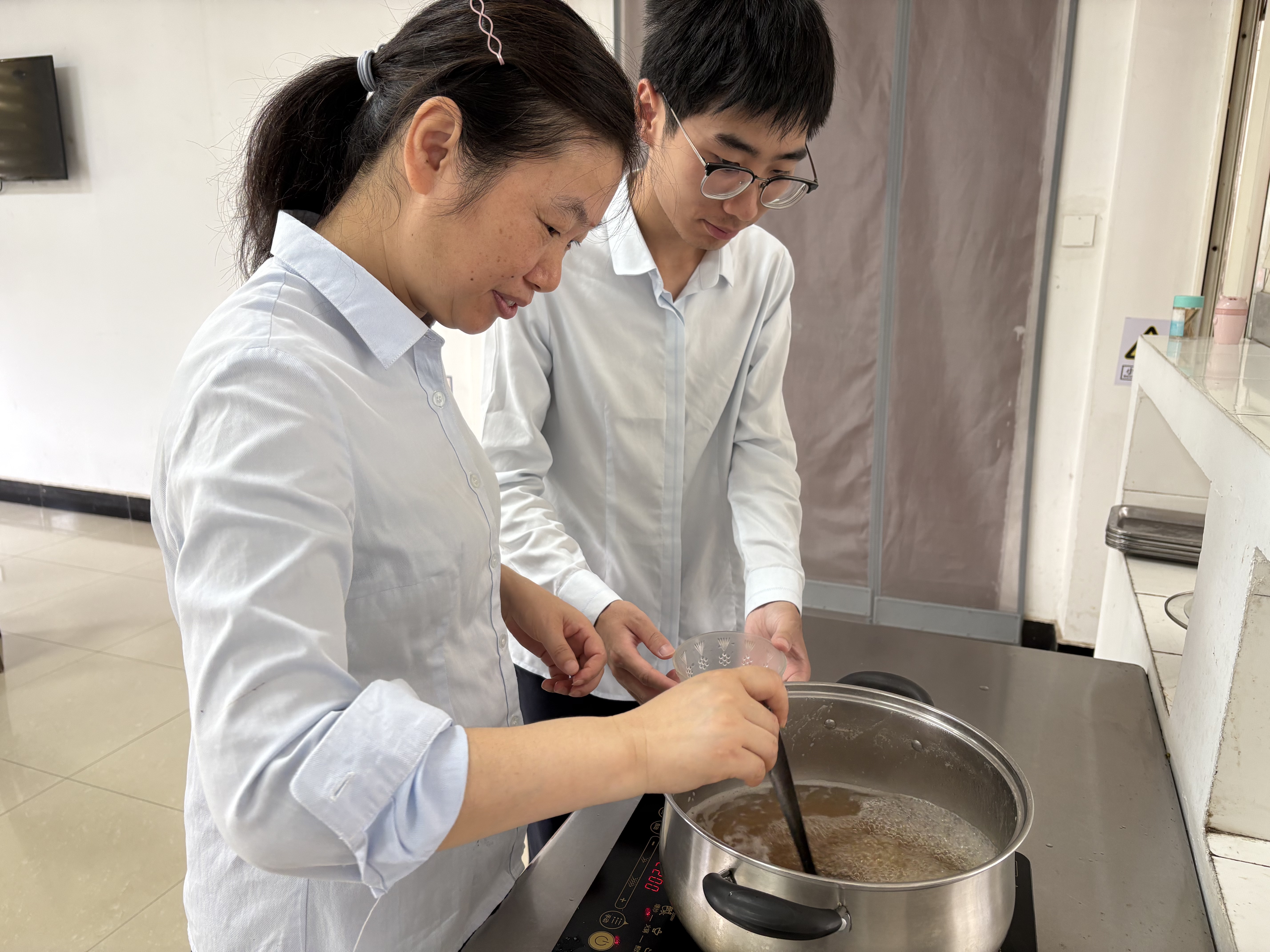 双莲管理所处暑制作秋梨糖水.png 双莲管理所处暑制作秋梨糖水.png