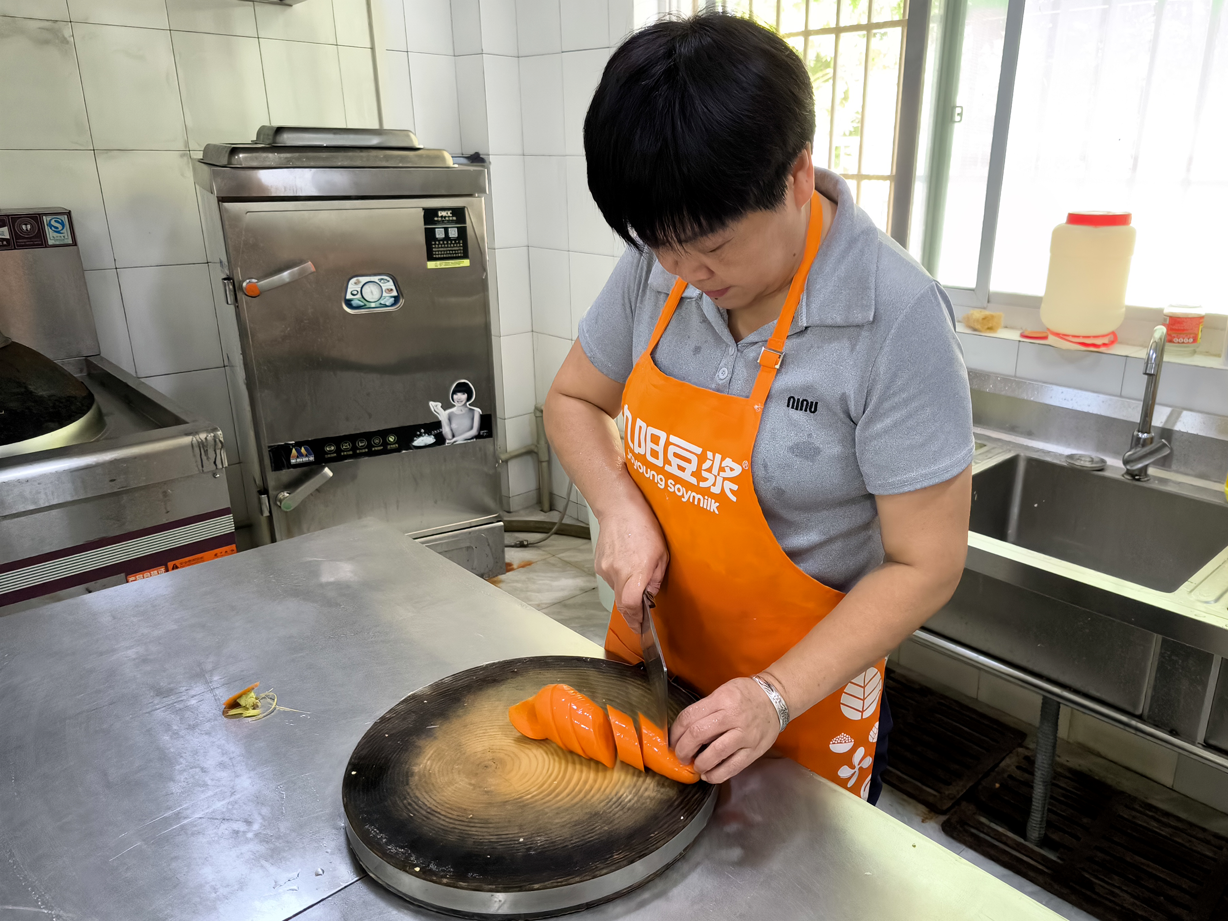 1.70后:后勤阵线的“掌勺人” .png 1.70后:后勤阵线的“掌勺人” .png